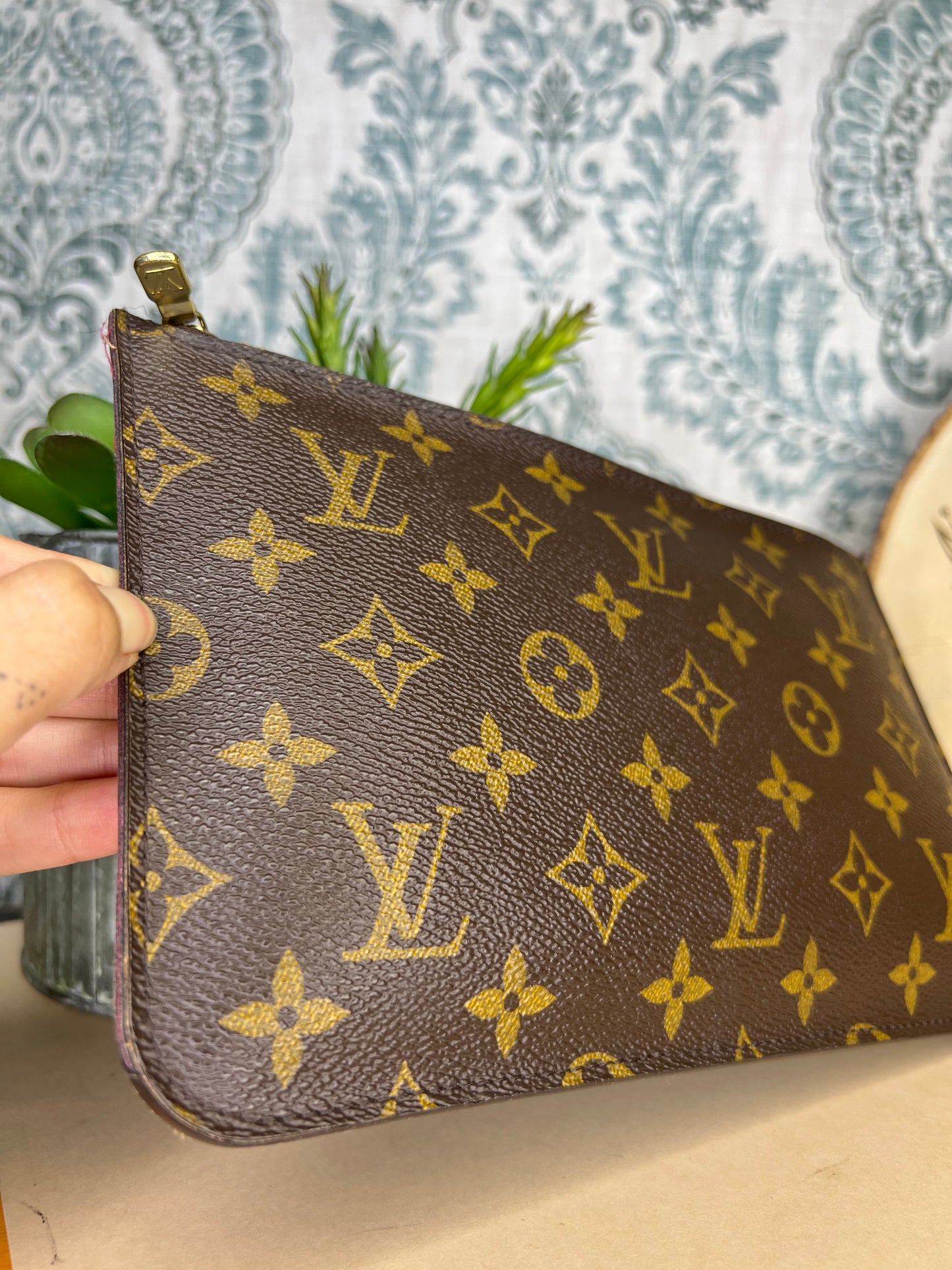 Louis Vuitton Neverfull Pouch Pivoine