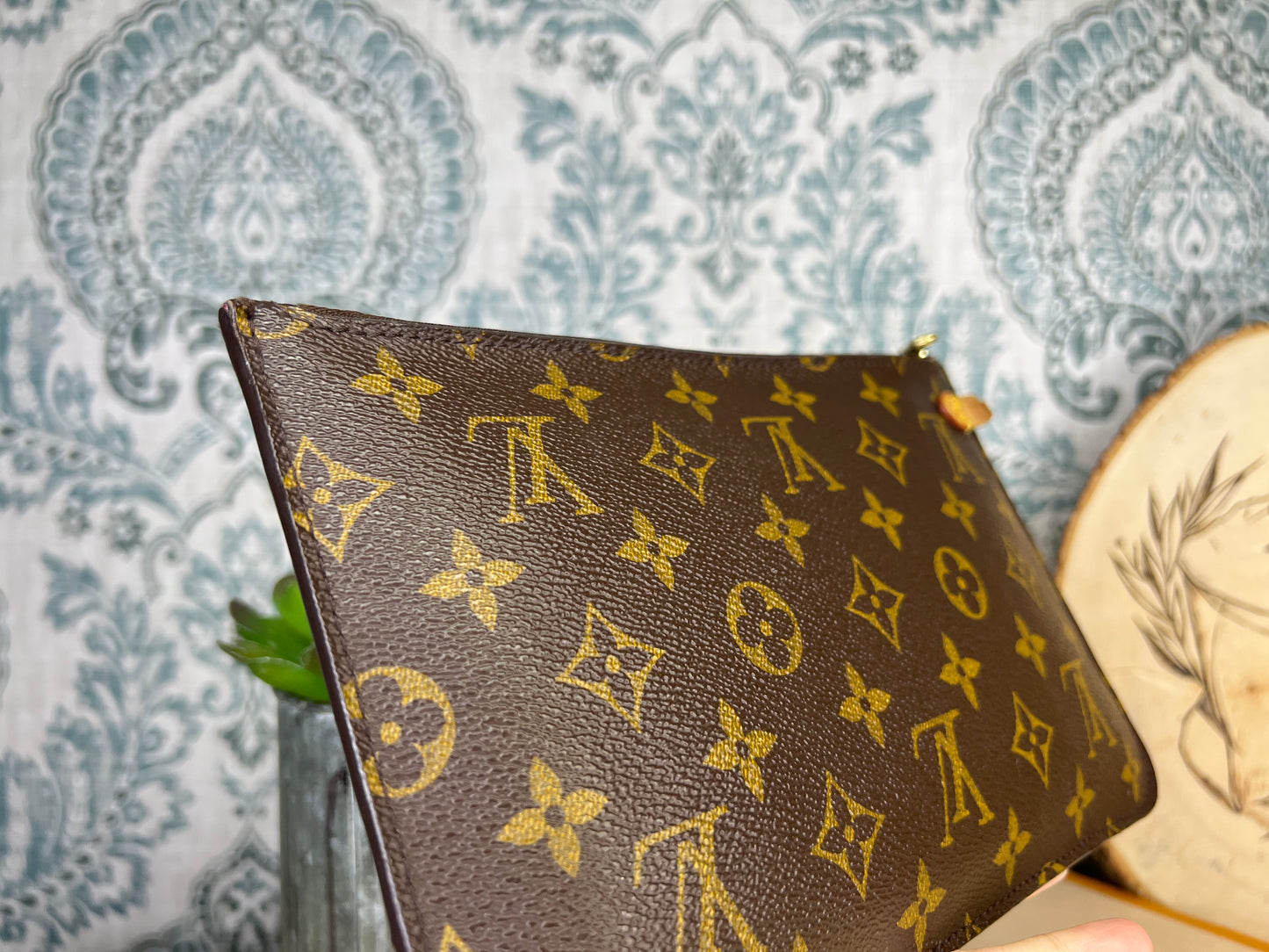 Louis Vuitton Neverfull Pouch Pivoine