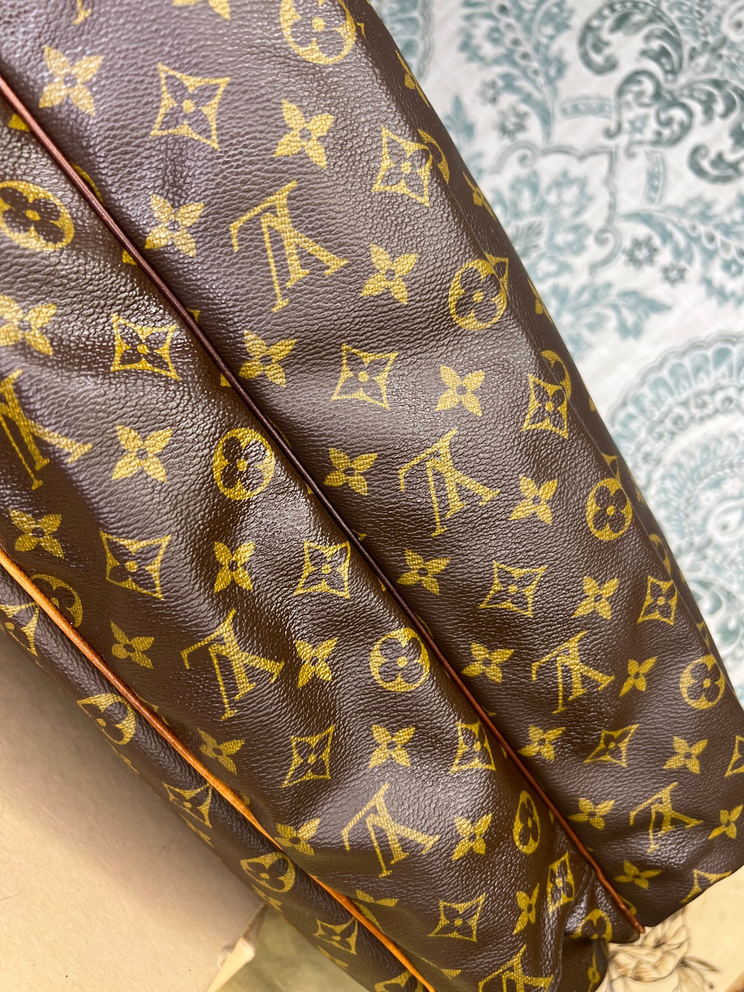 Louis Vuitton Alize 24