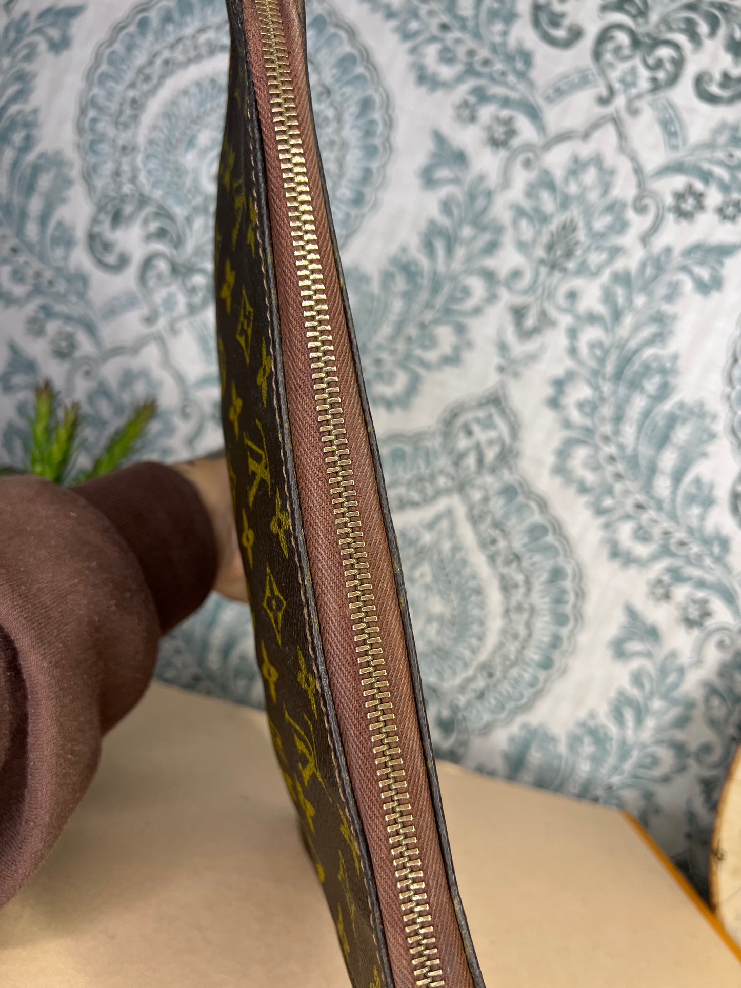 Louis Vuitton Poche Documents PM