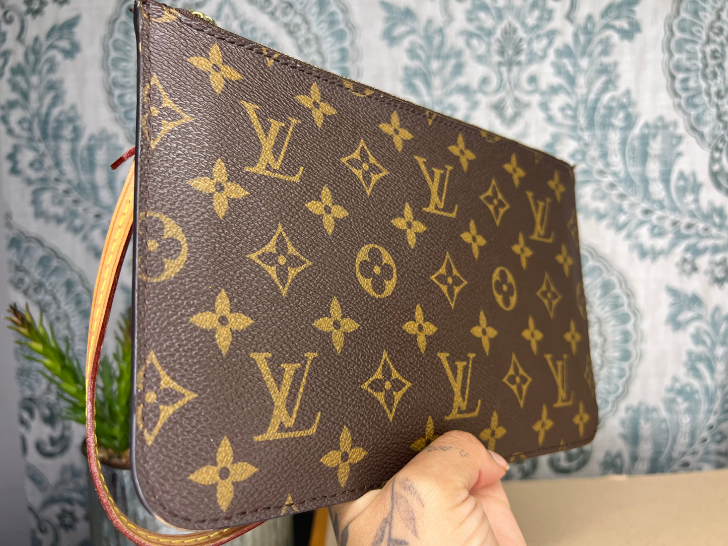 Louis Vuitton Neverfull MM Pochette