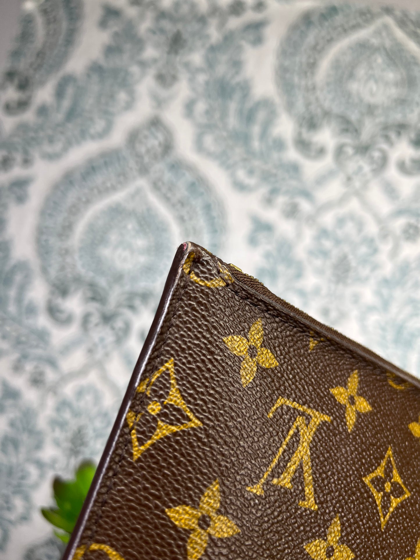 Louis Vuitton Neverfull Pouch Pivoine
