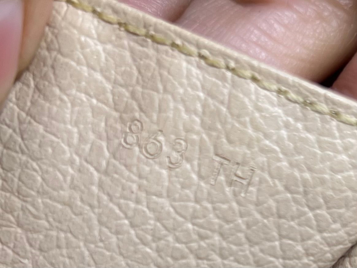 Louis Vuitton Trousse 23