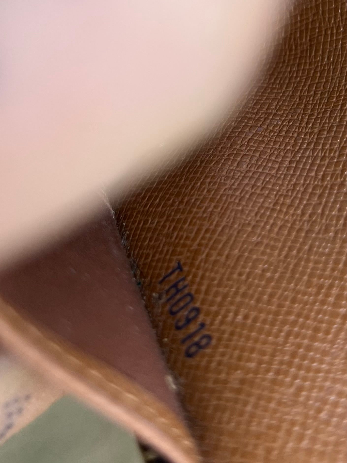 Louis Vuitton Zip Around Multicles 6 Key Holder