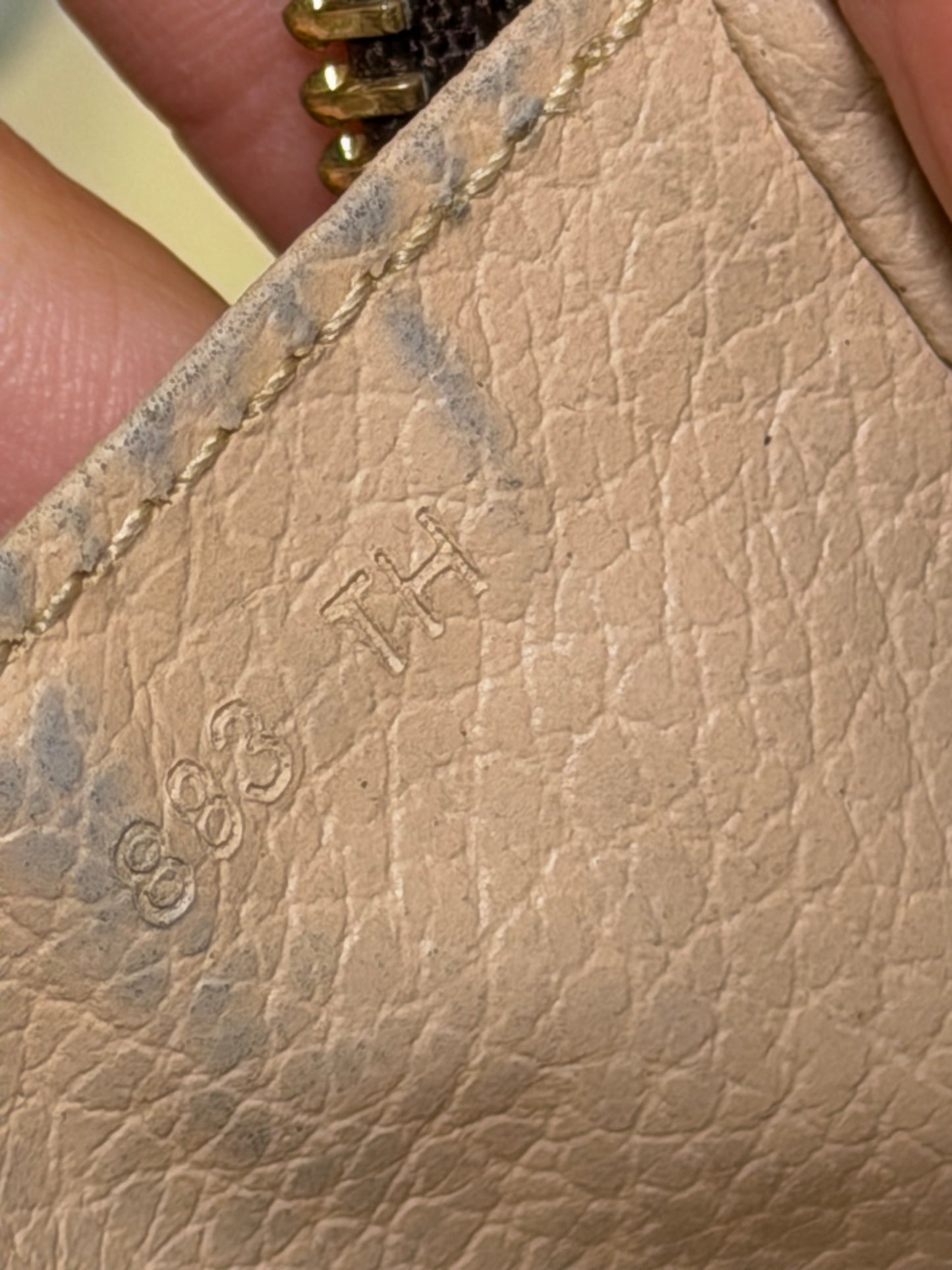 Louis Vuitton Trousse 23