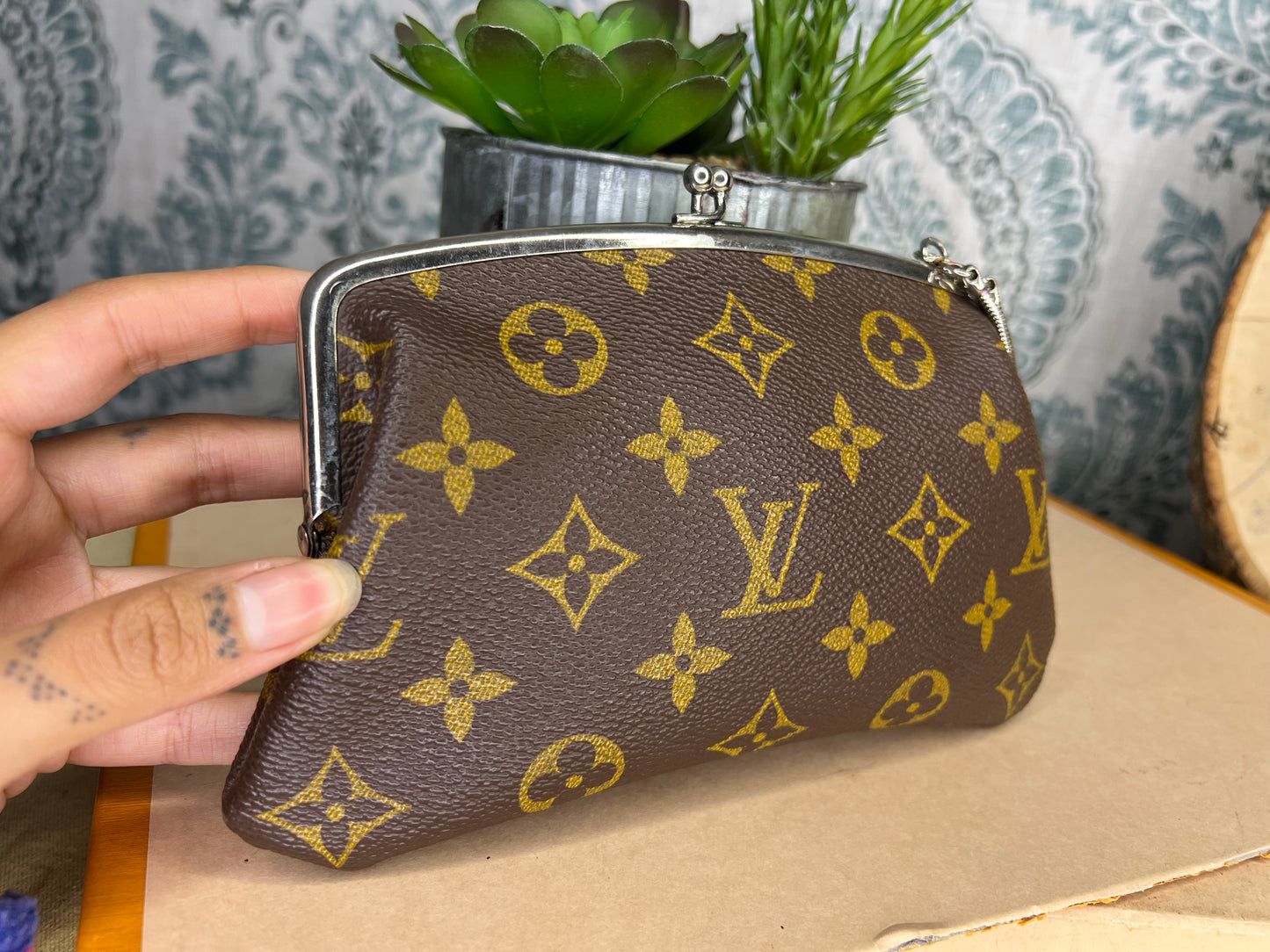 Louis Vuitton Kisslock Wristlet