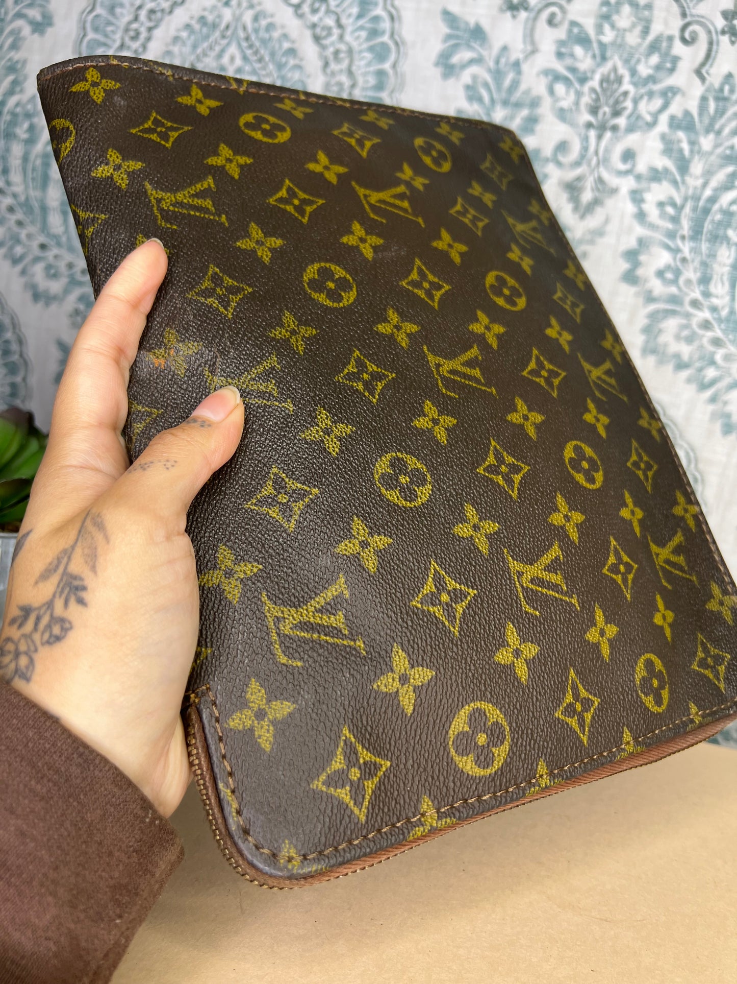 Louis Vuitton Poche Documents PM