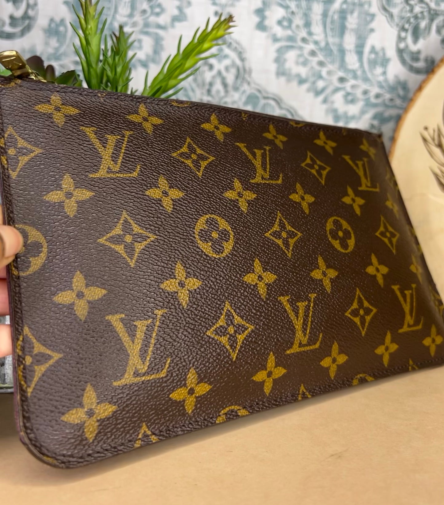 Louis Vuitton Neverfull Pouch Pivoine