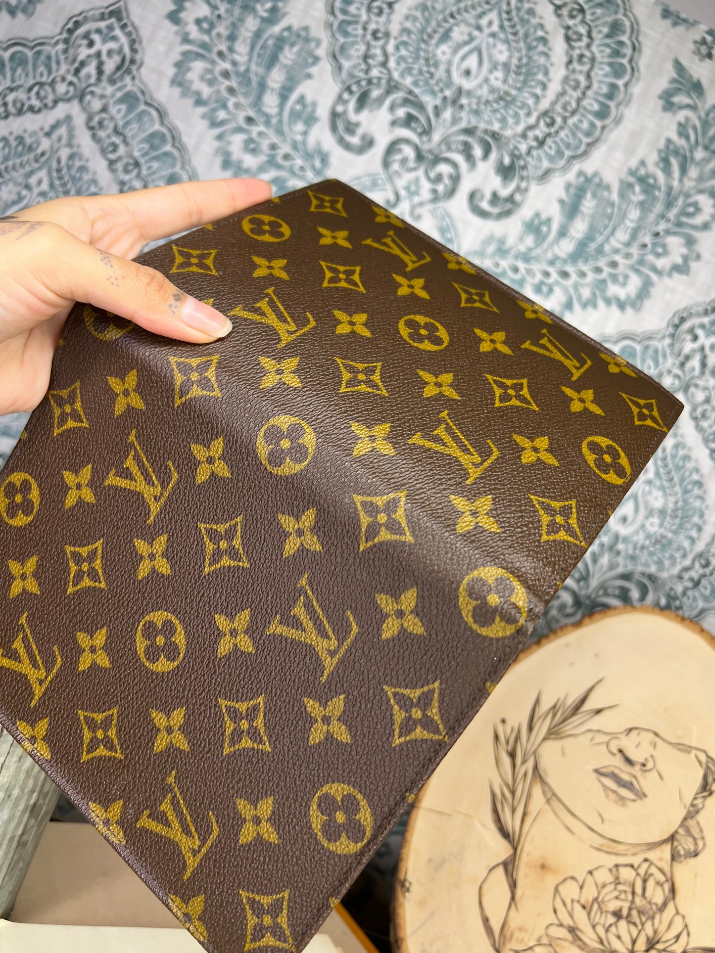 Louis Vuitton Saks Fifth Ave Agenda Cover