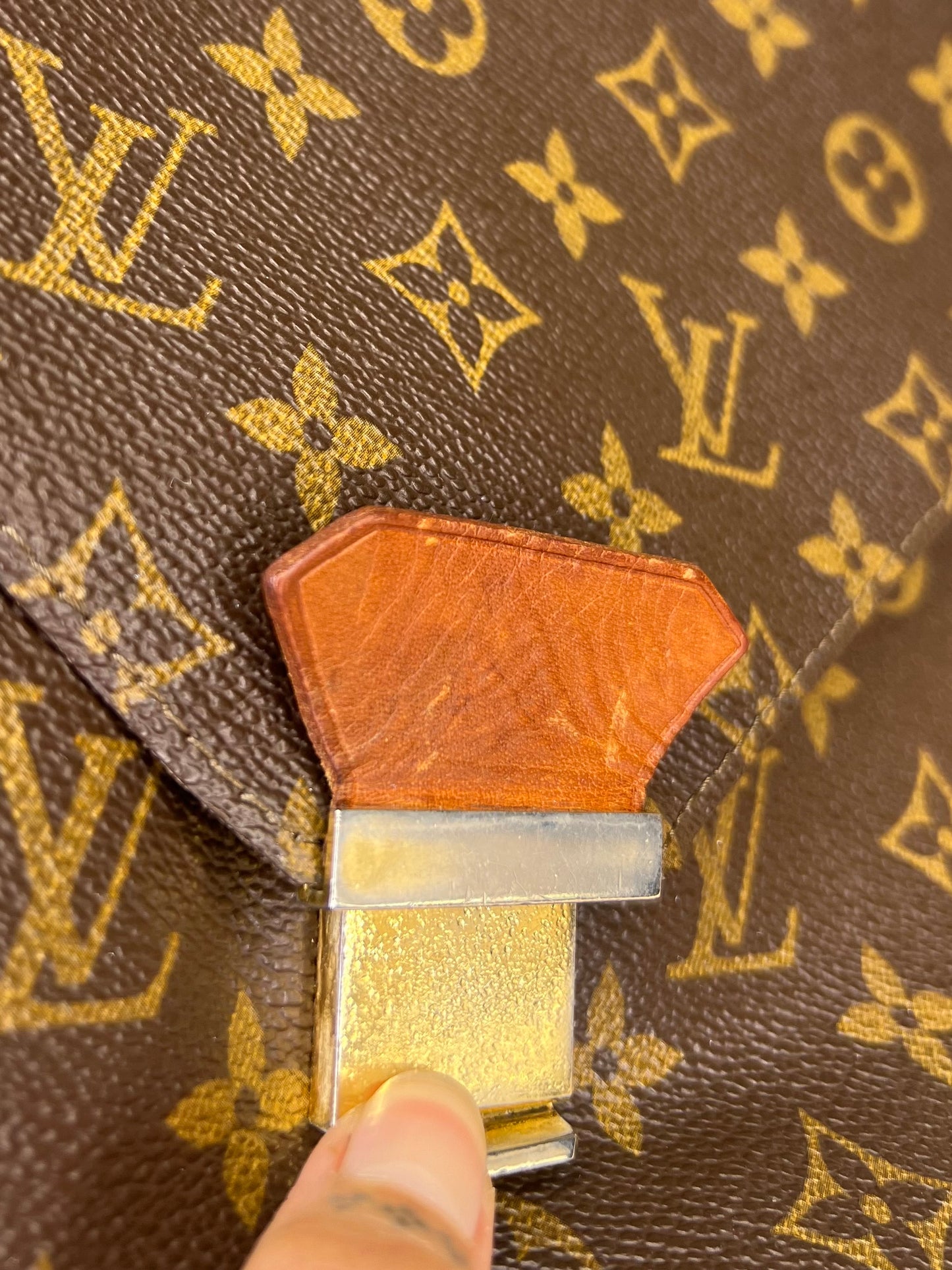 Louis Vuitton Poche Plate Clutch