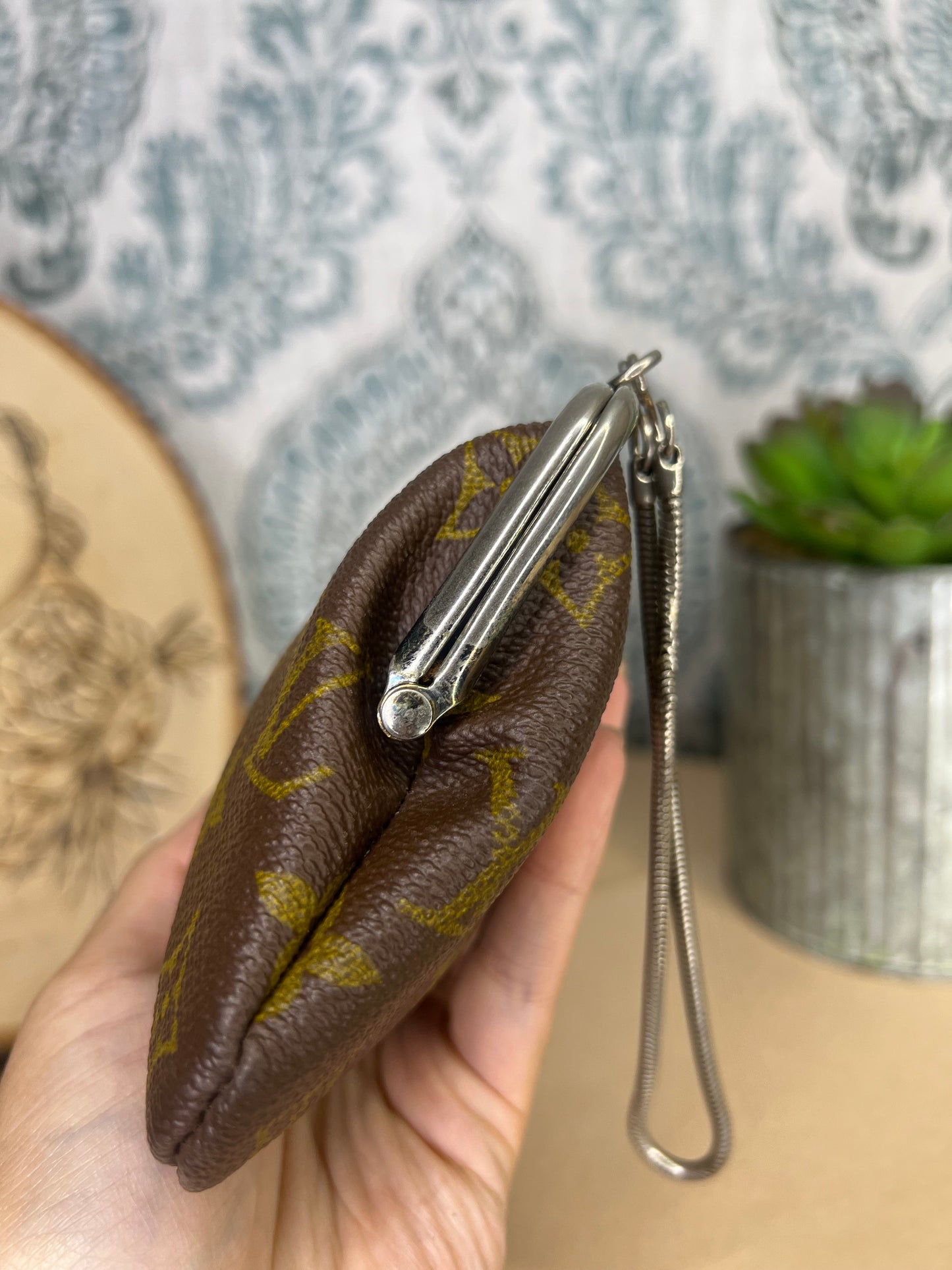 French Company Kisslock Pouch