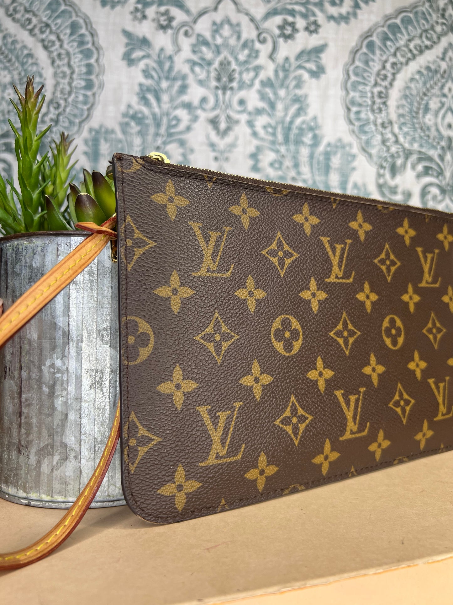 Louis Vuitton Neverfull MM Pochette