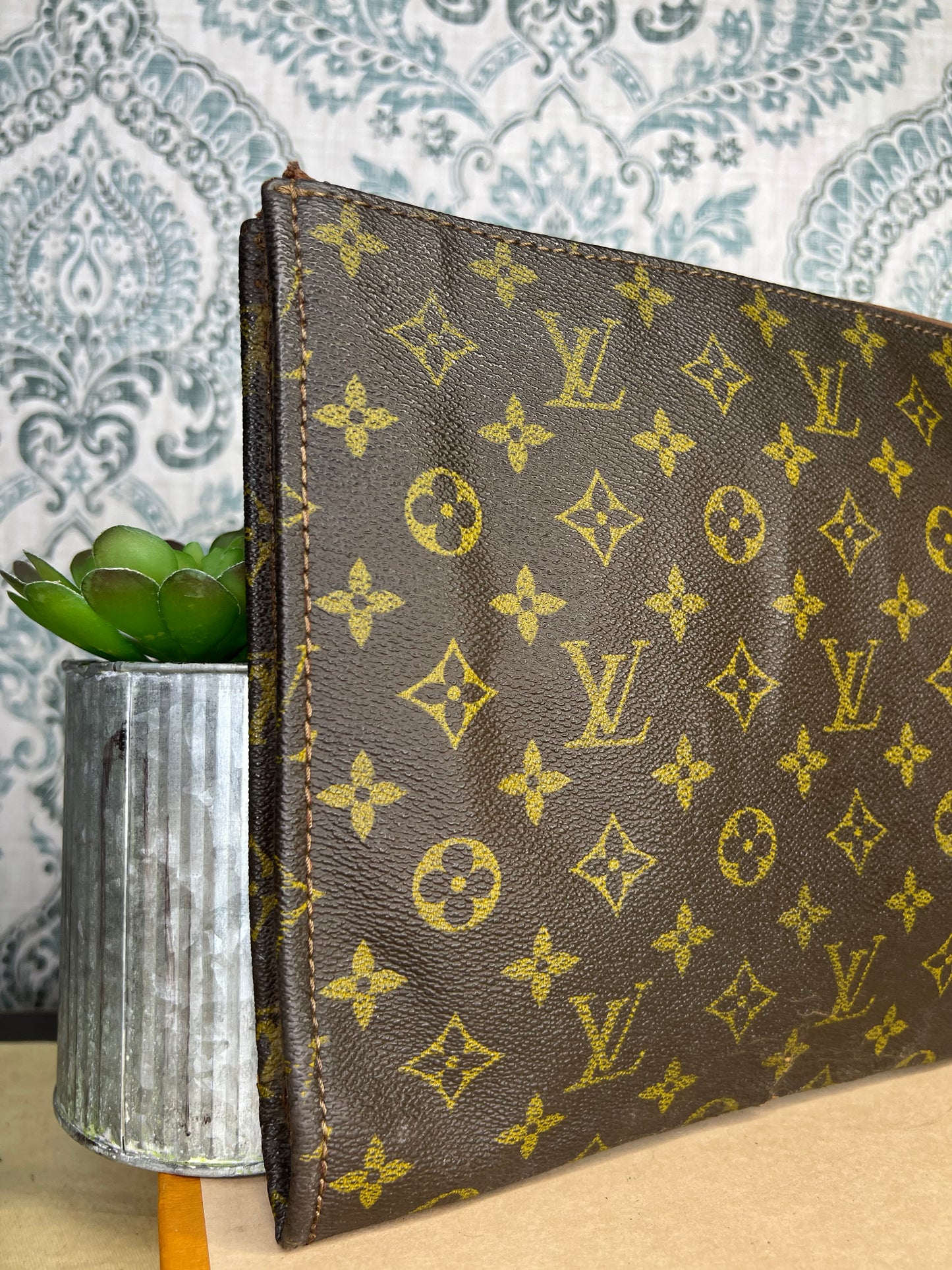 Louis Vuitton Poche Documents PM