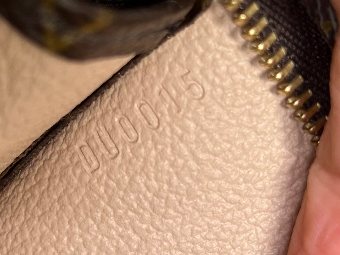 Louis Vuitton Toiletry 15