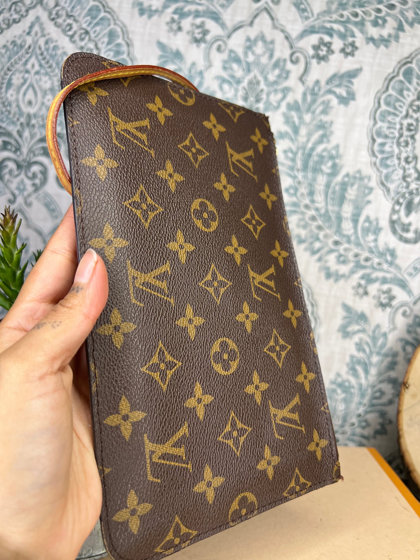Louis Vuitton Neverfull MM Pochette