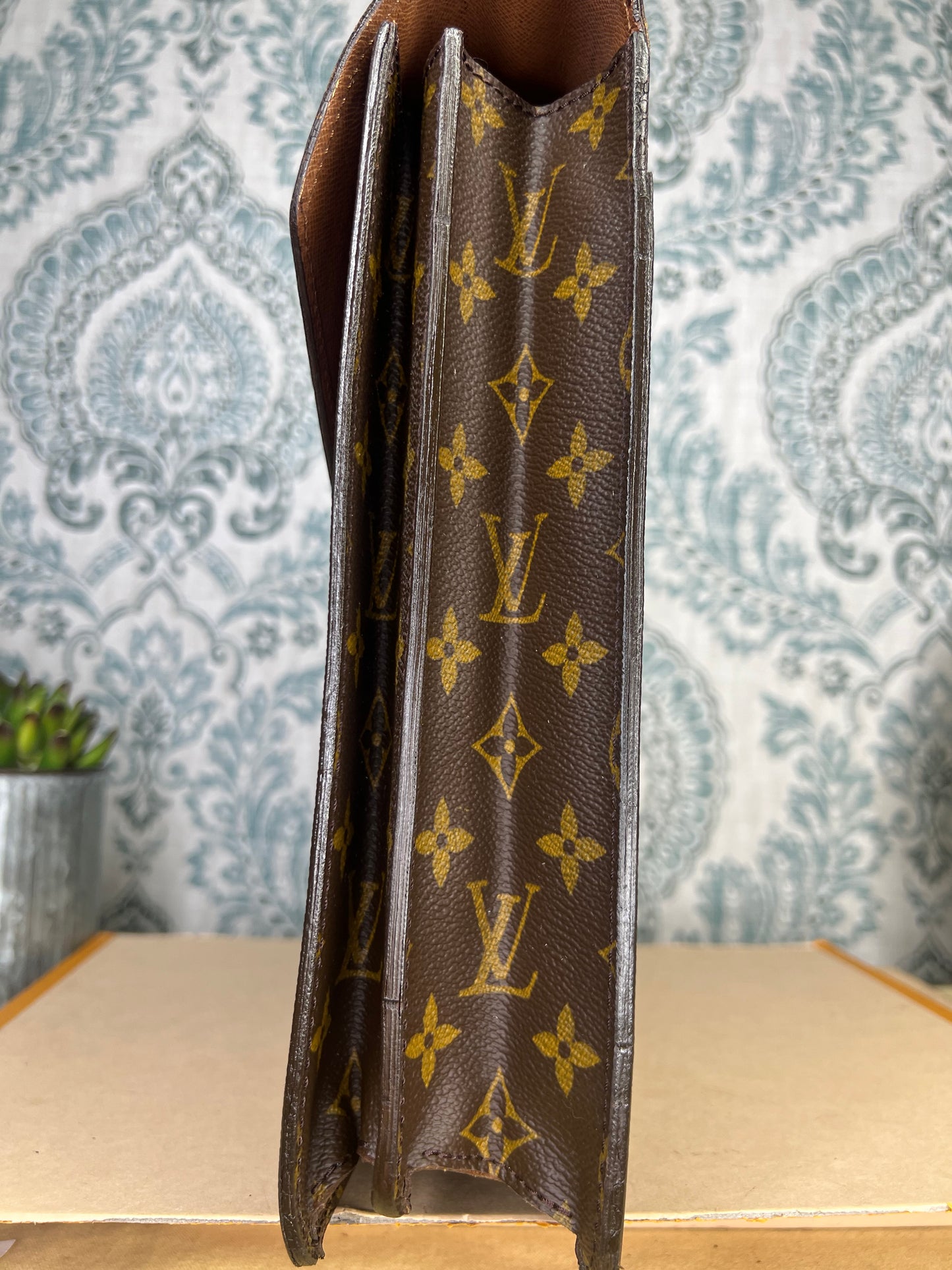 Louis Vuitton Serviette Conseiller Briefcase