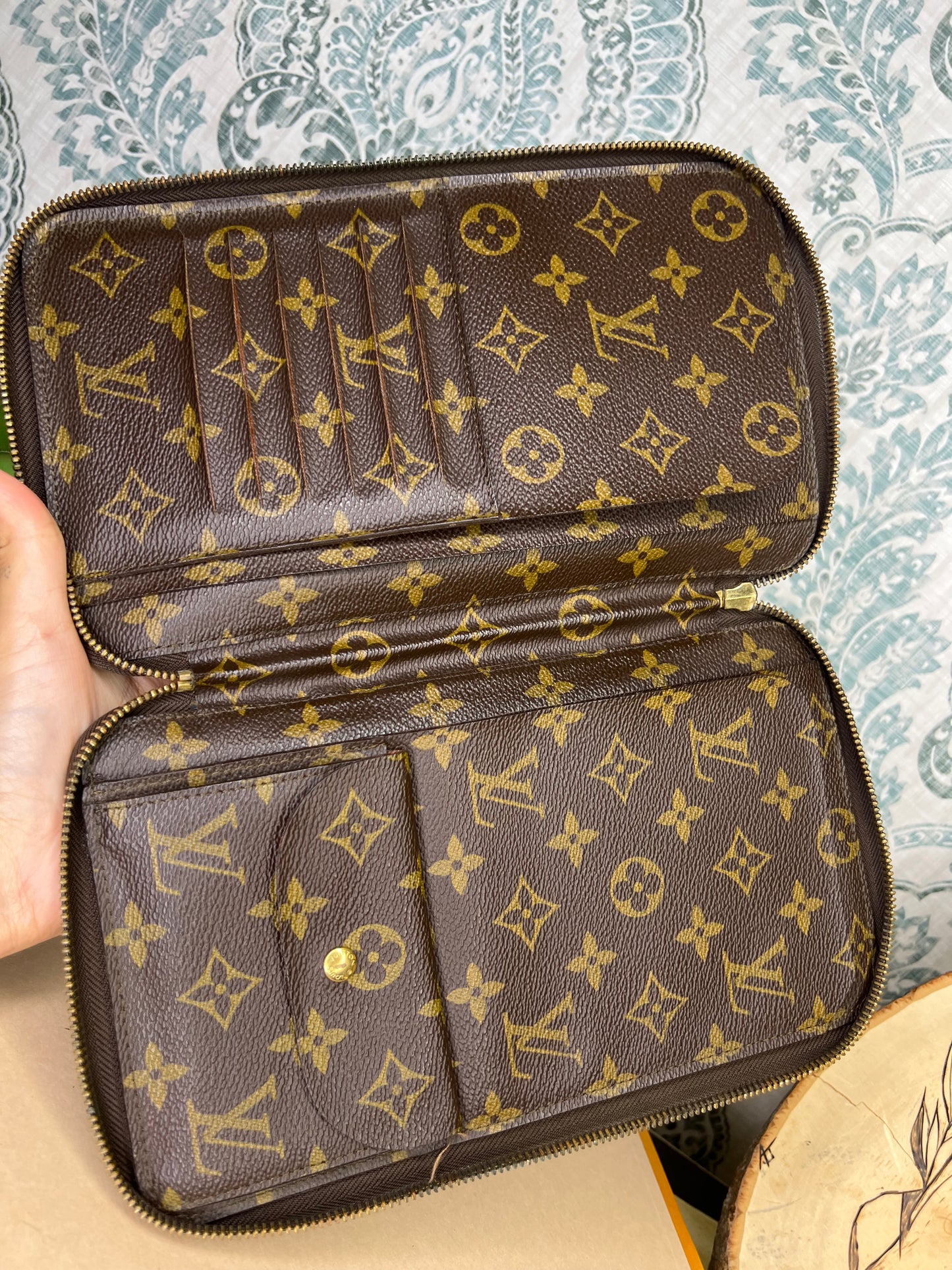 Escapade Travel Organizer