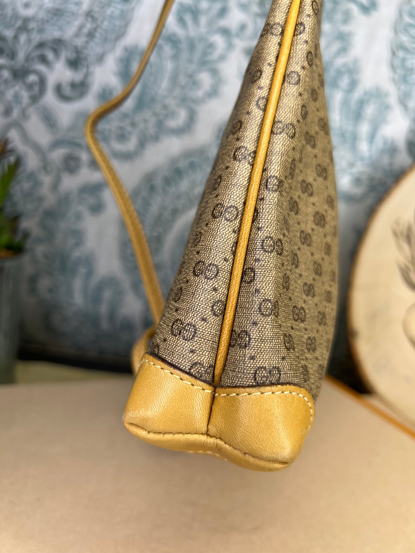 Micro Gucci Tan Vintage Crossbody