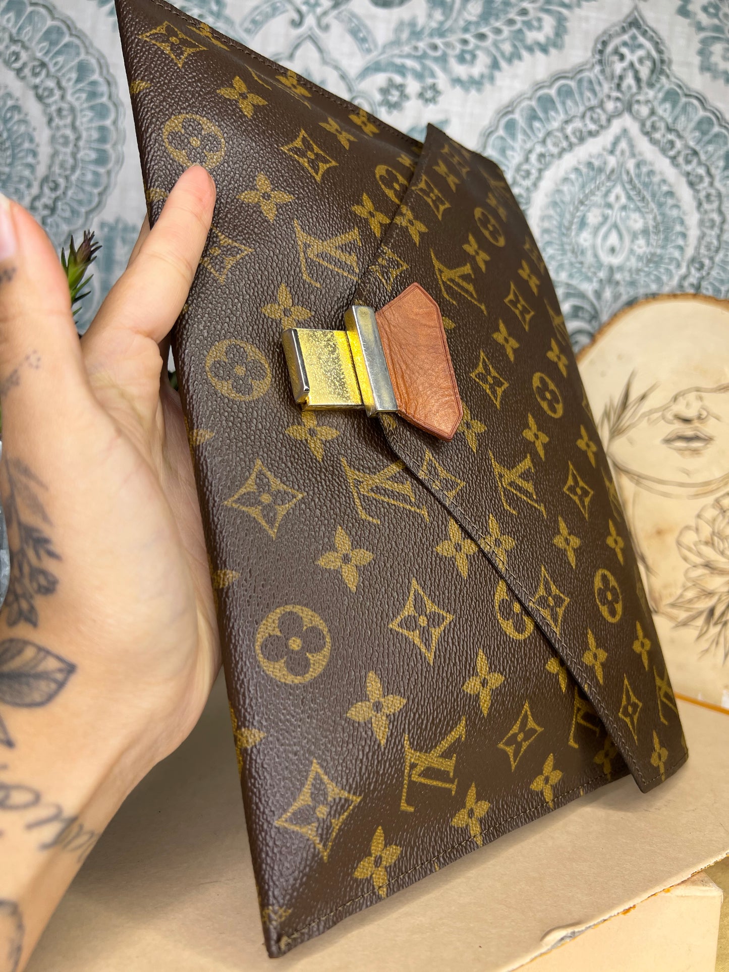 Louis Vuitton Poche Plate Clutch
