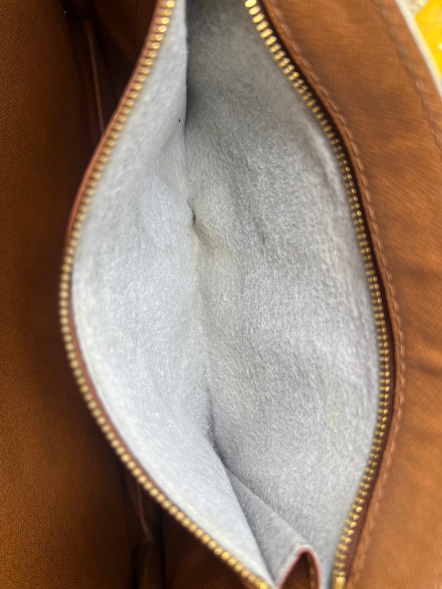 Louis Vuitton Porte Documents Bandouliere
