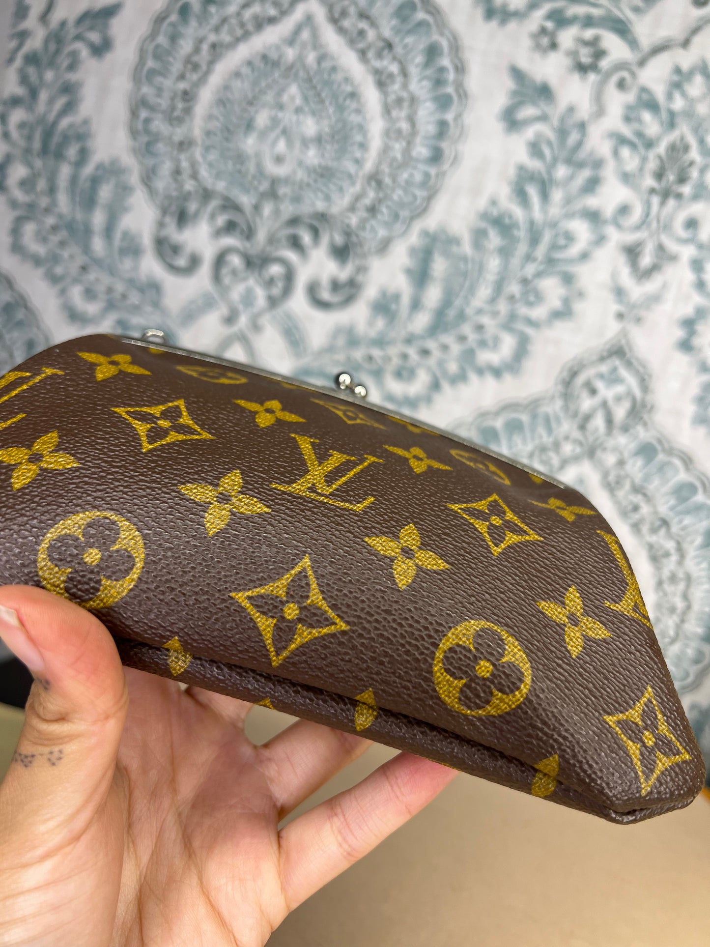 Louis Vuitton Kisslock Wristlet