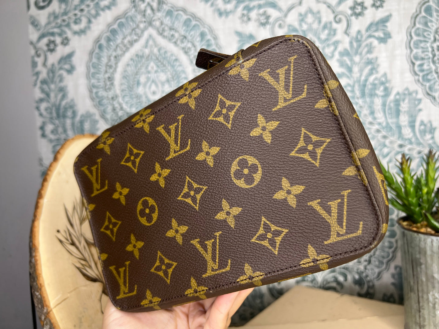 Monte Carlo Jewelry Case