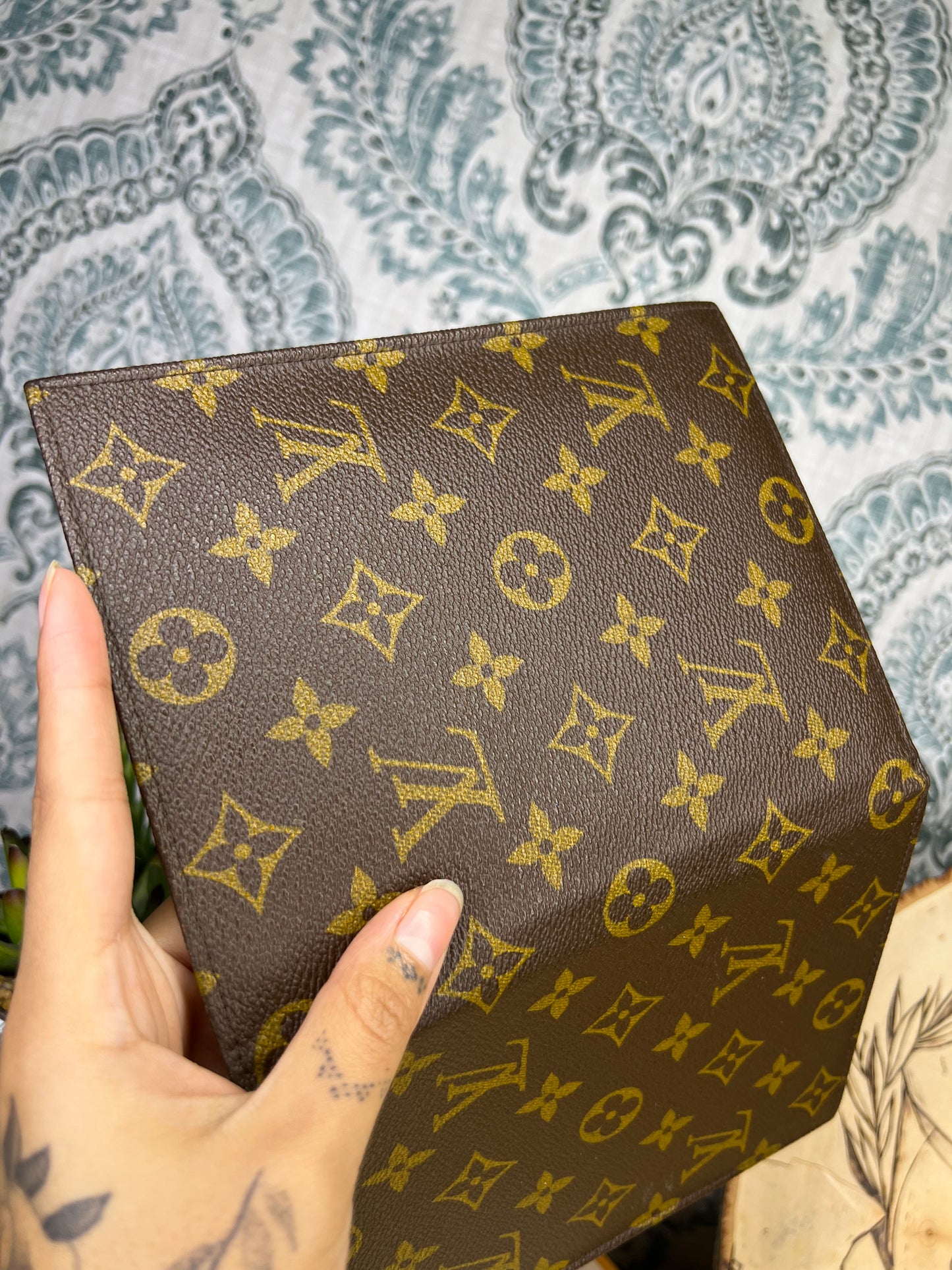 Louis Vuitton Saks Fifth Ave Agenda Cover