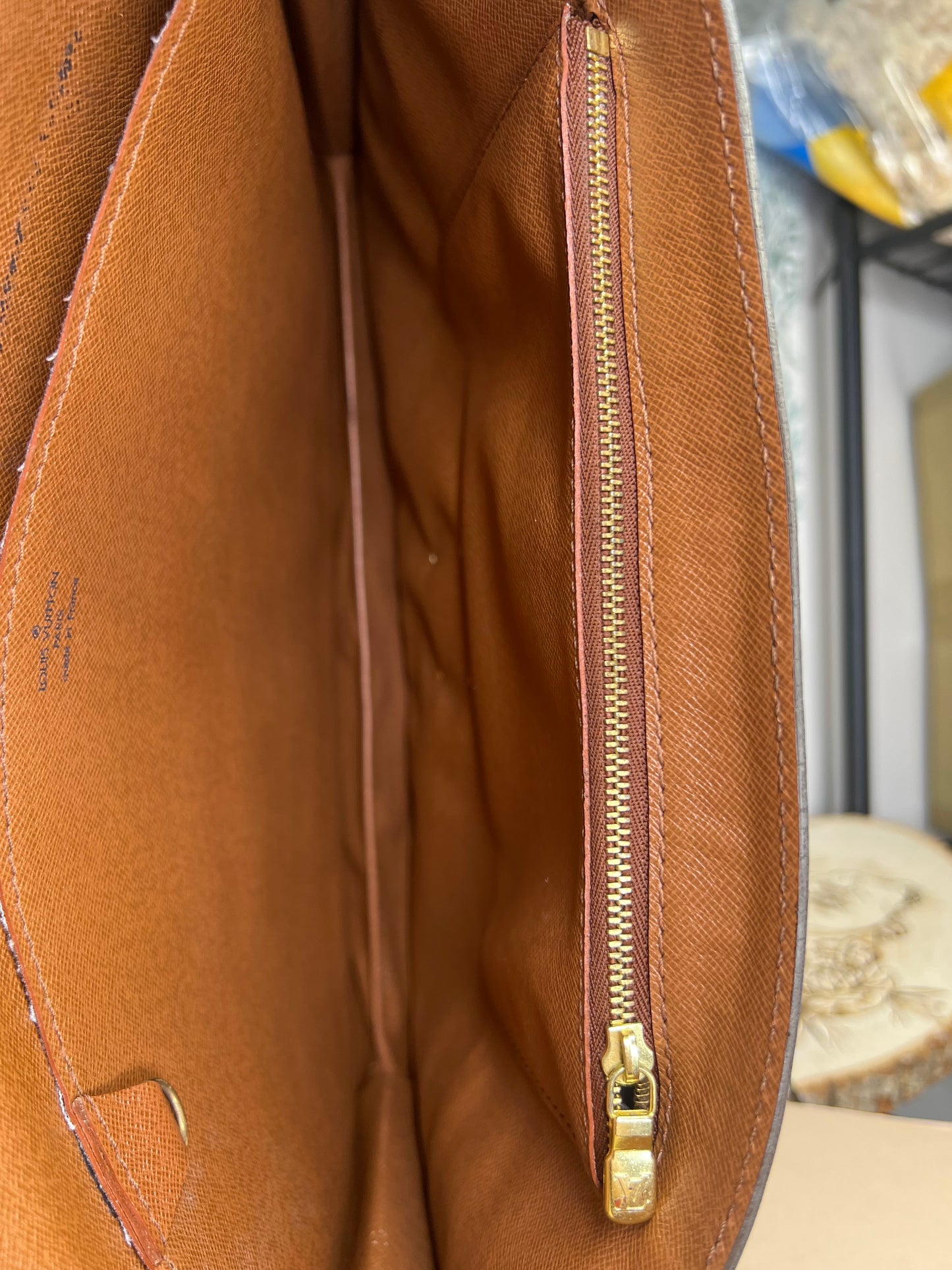 Louis Vuitton Porte Documents Bandouliere