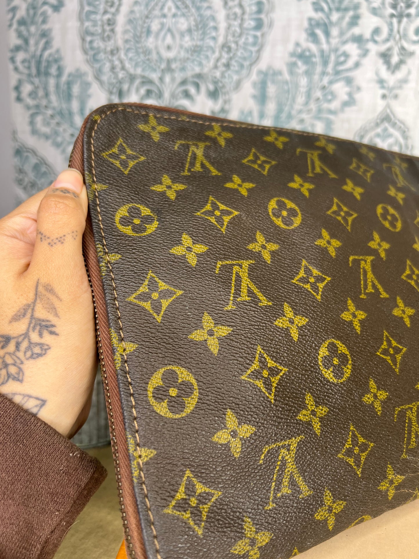 Louis Vuitton Poche Documents PM