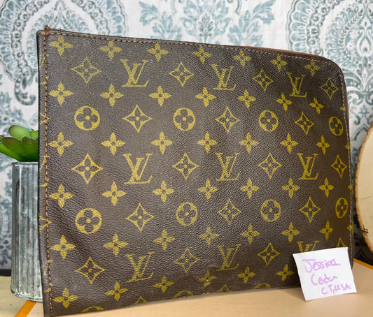 Louis Vuitton Poche Documents PM