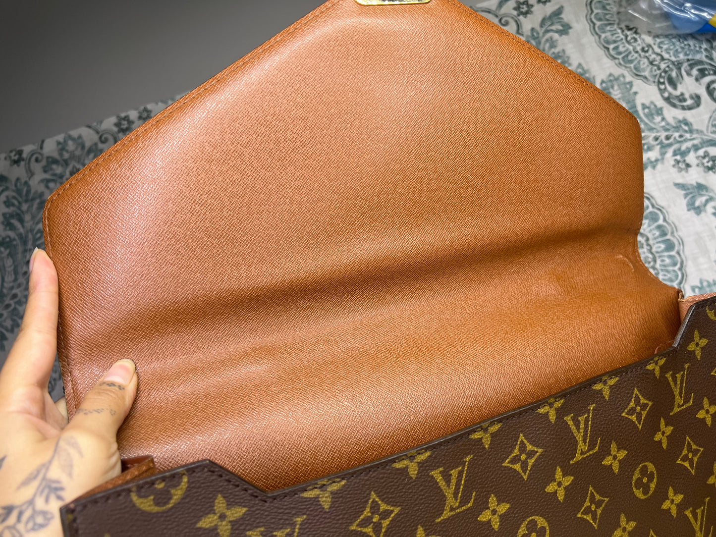 Louis Vuitton Porte Documents Bandouliere