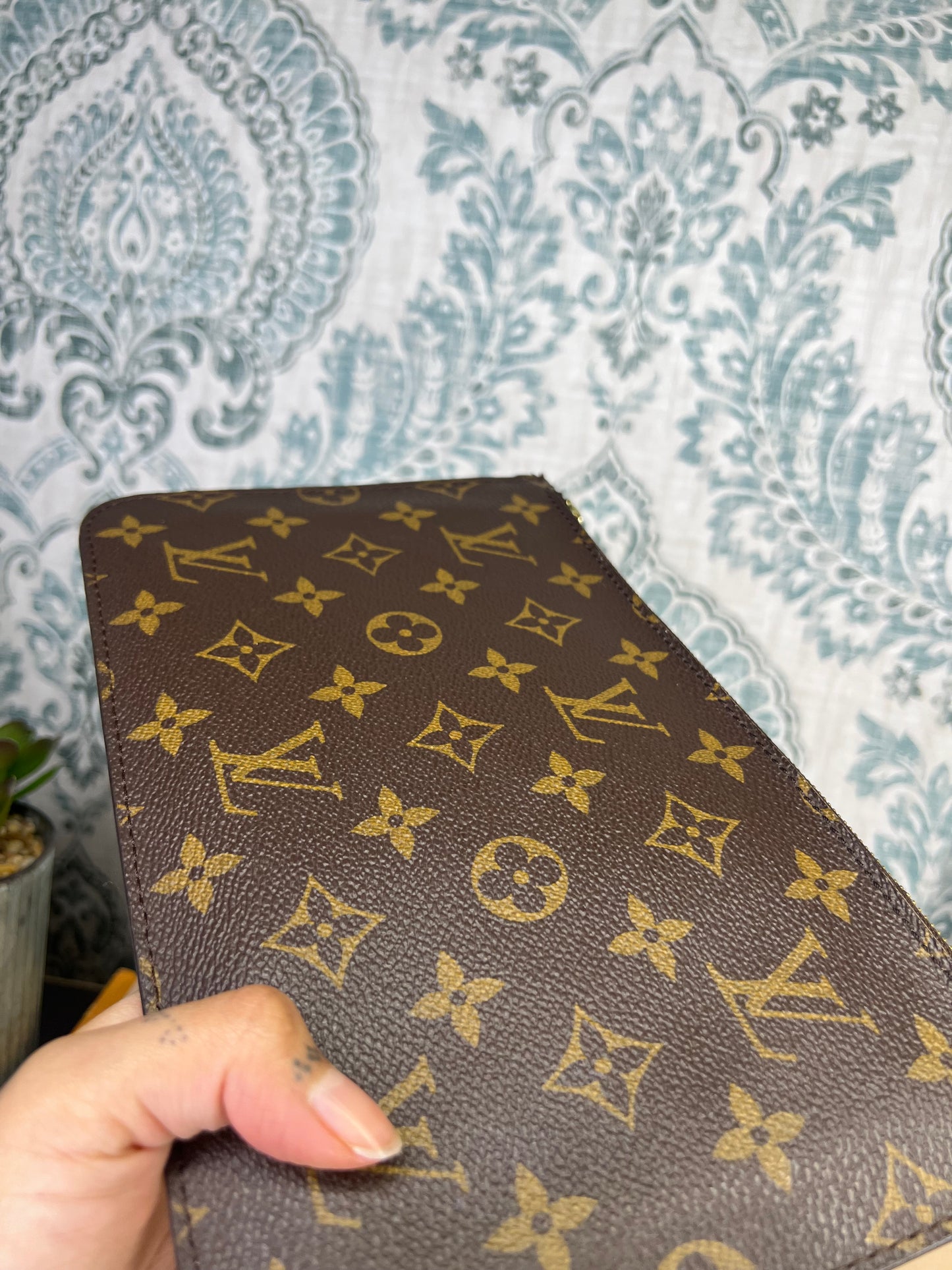 Louis Vuitton Neverfull MM Pochette
