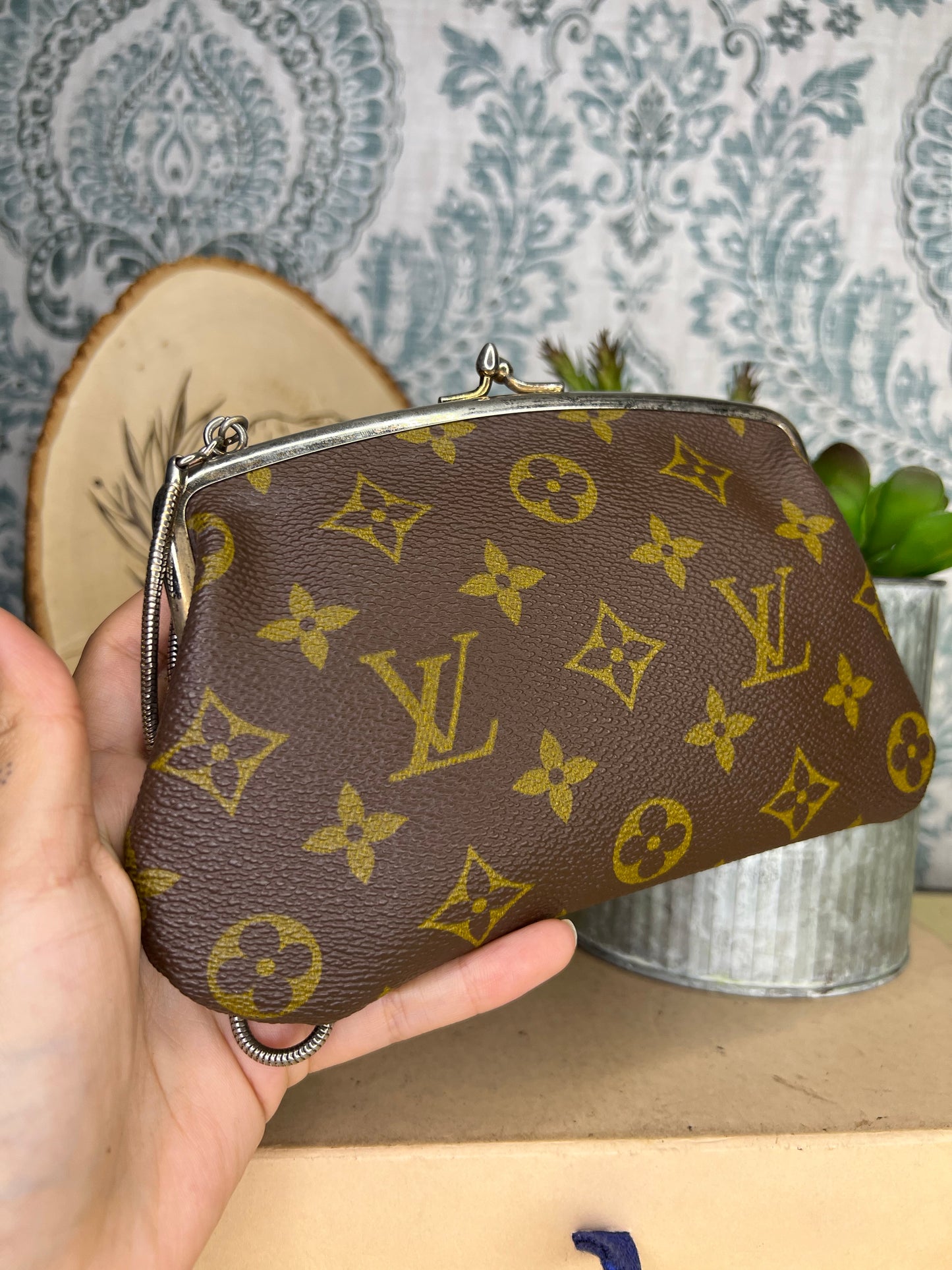 French Company Kisslock Pouch