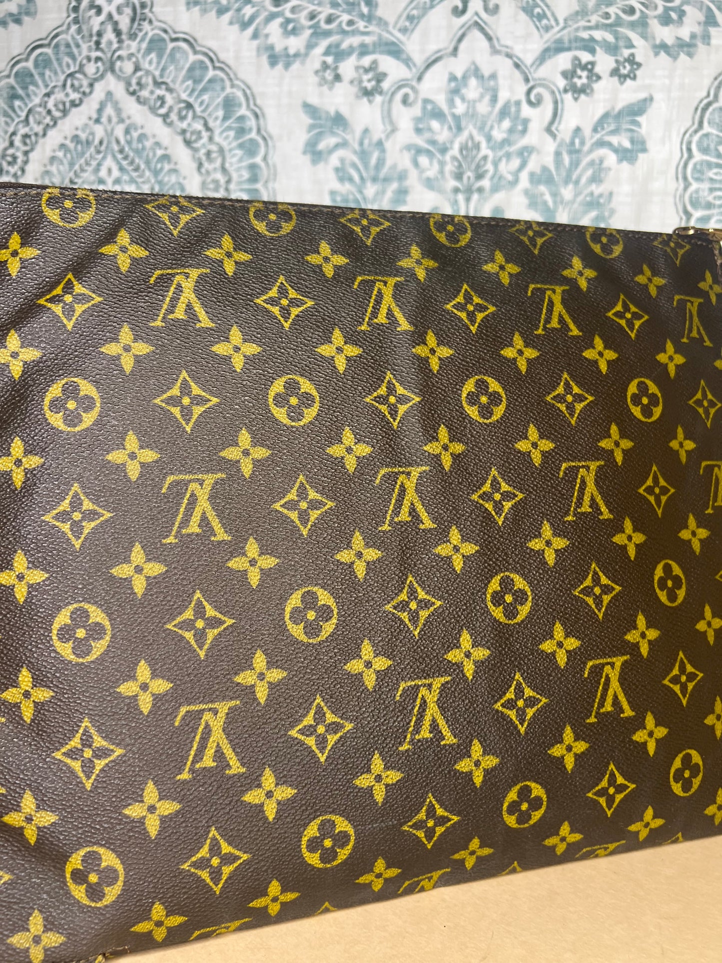 Louis Vuitton Poche Documents