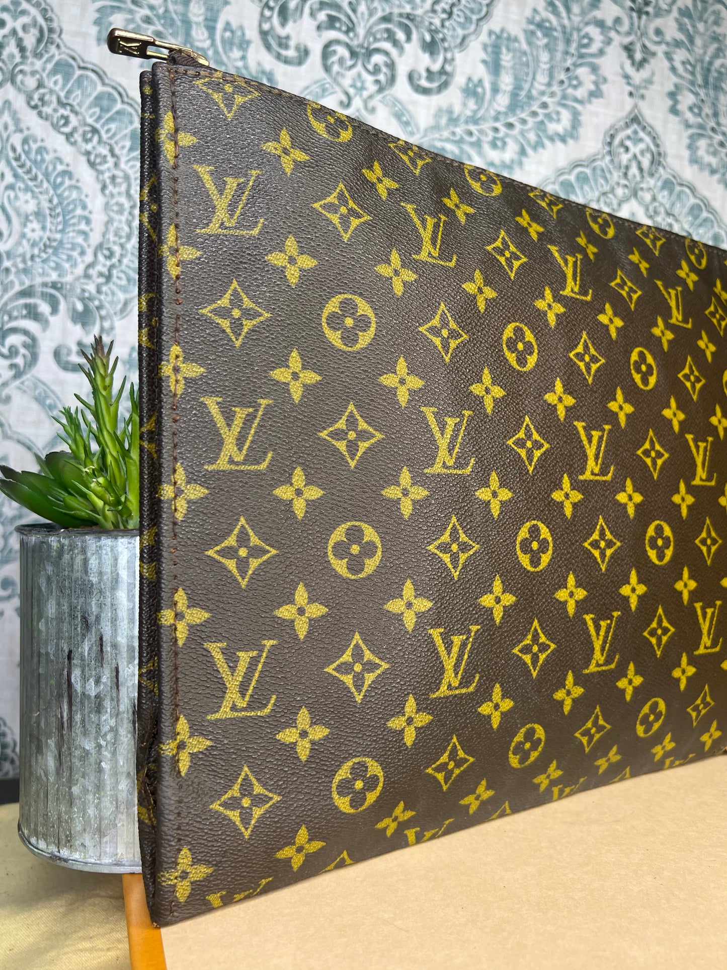 Louis Vuitton Poche Documents