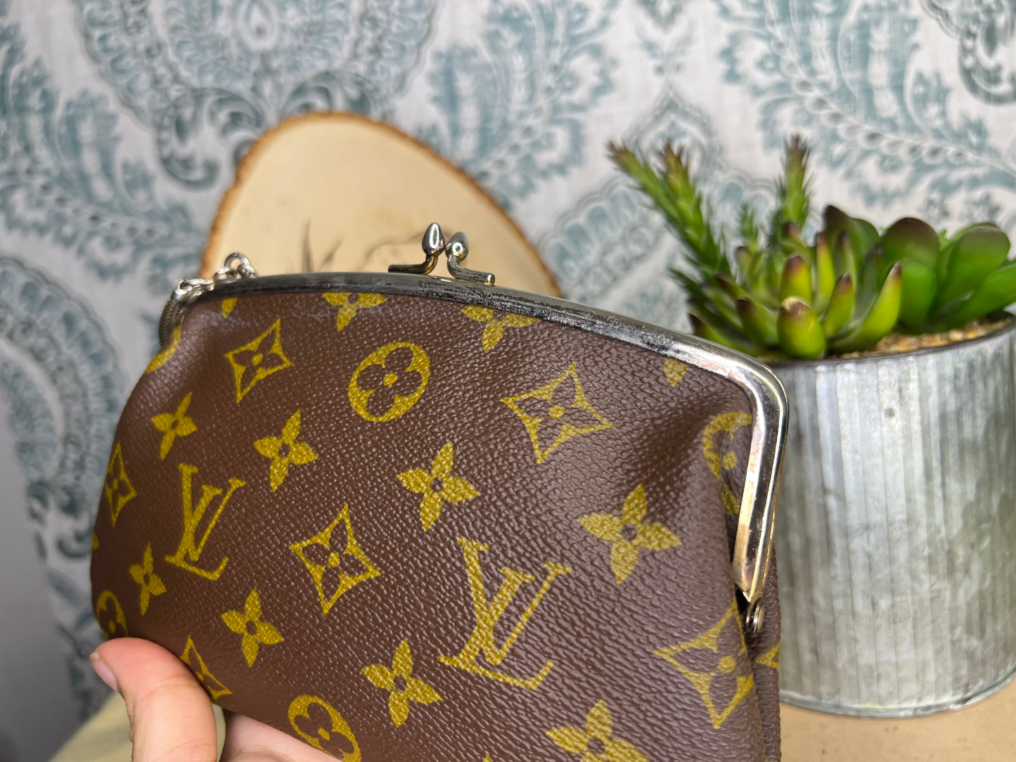 French Company Kisslock Pouch