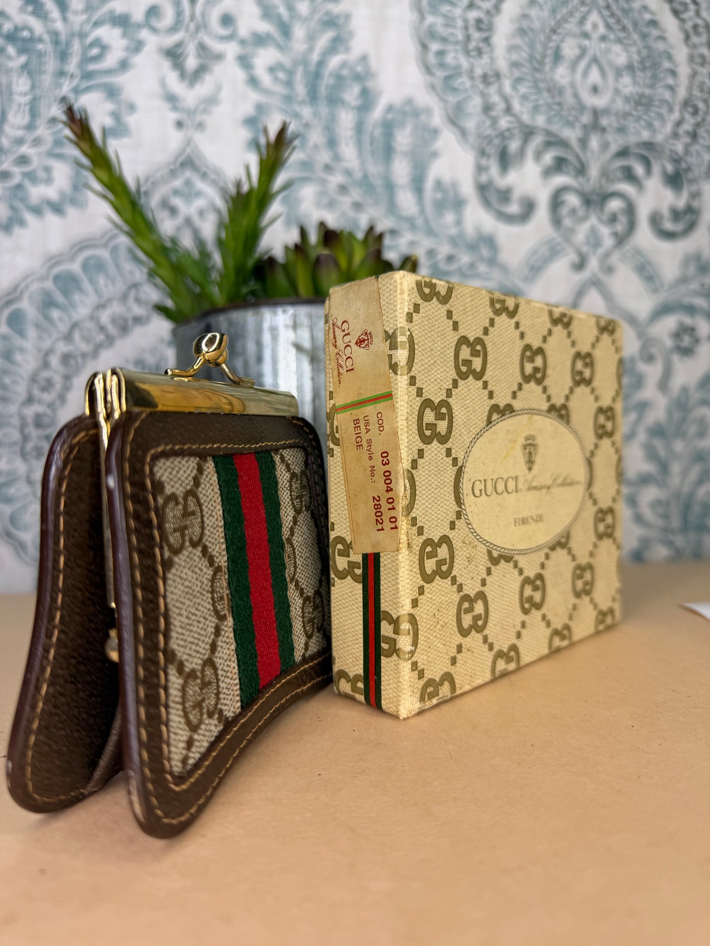 Gucci Vintage Sherry Line Kiss Lock Coin Purse