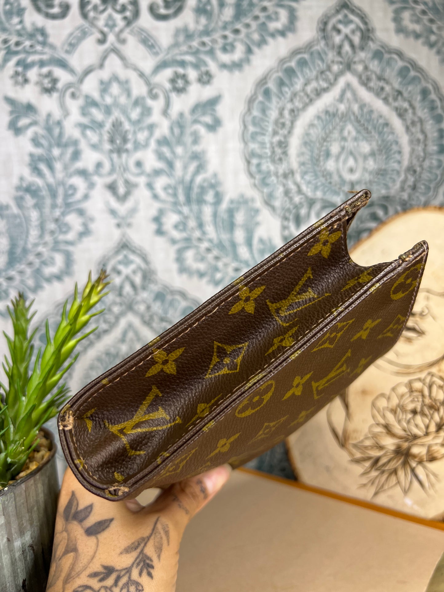 Louis Vuitton French Company Toiletry 19