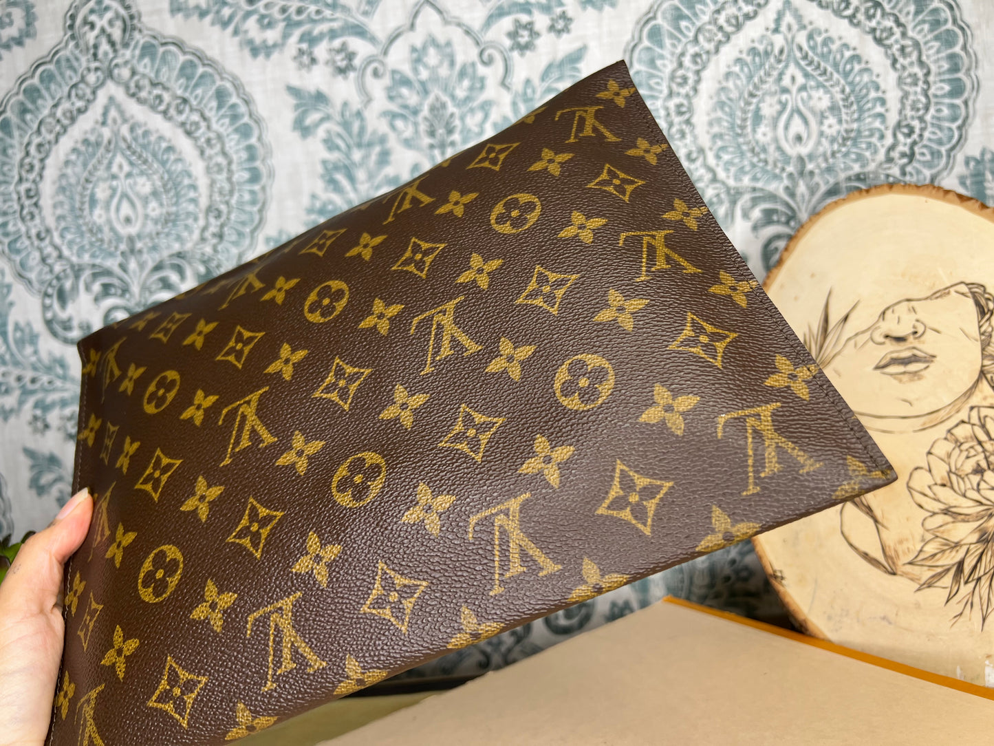 Louis Vuitton Poche Plate Clutch