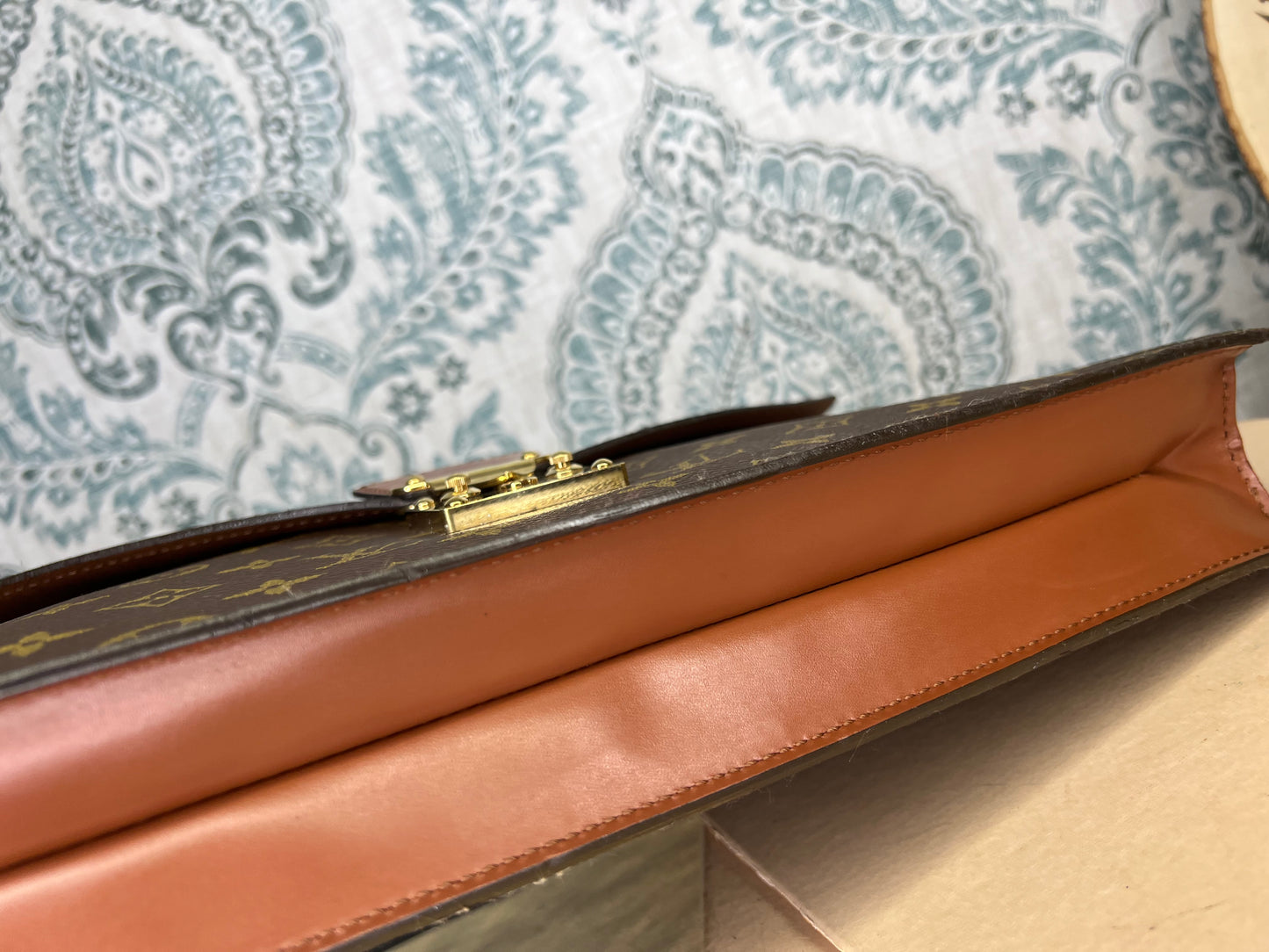 Louis Vuitton Porte Documents Bandouliere