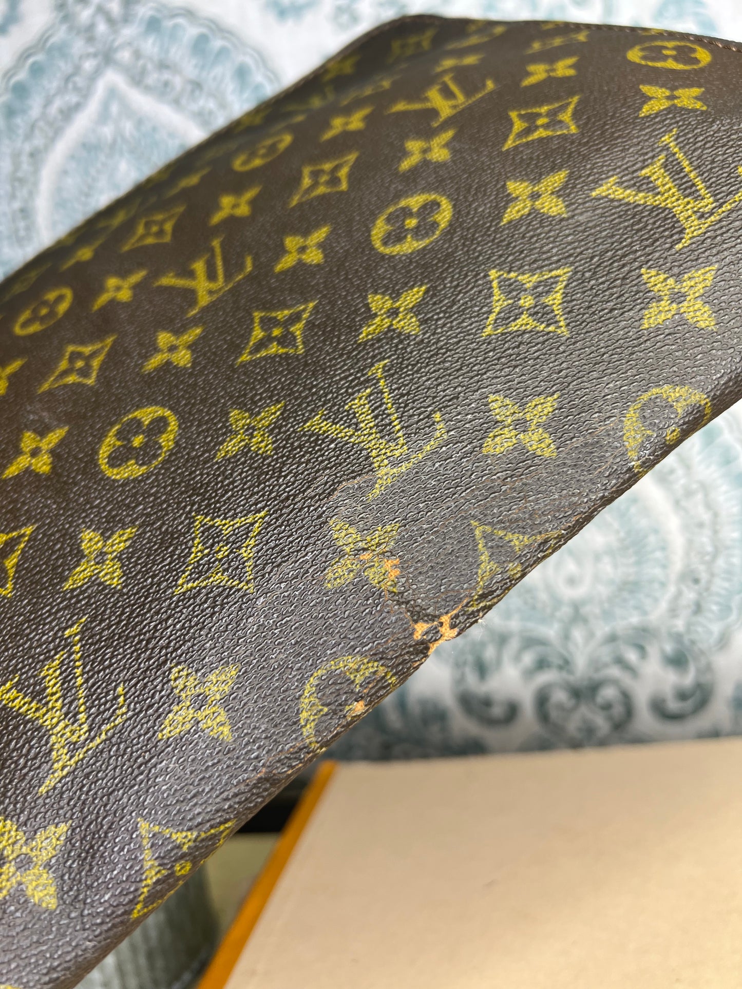 Louis Vuitton Poche Documents PM