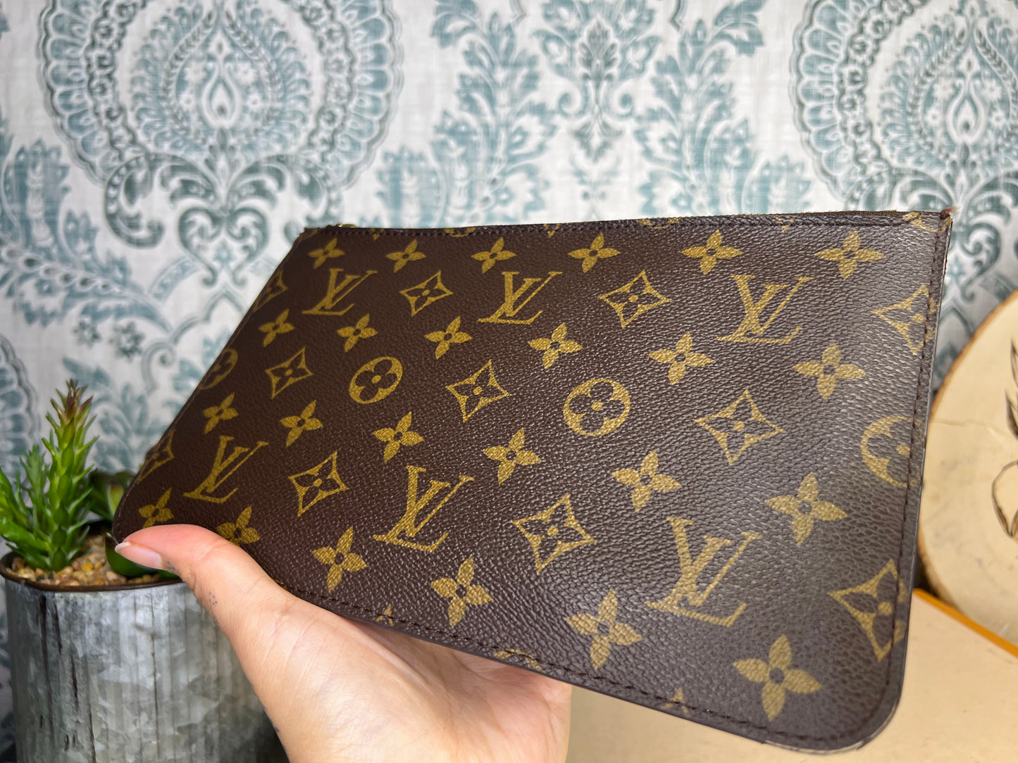 Louis Vuitton Neverfull MM Pochette