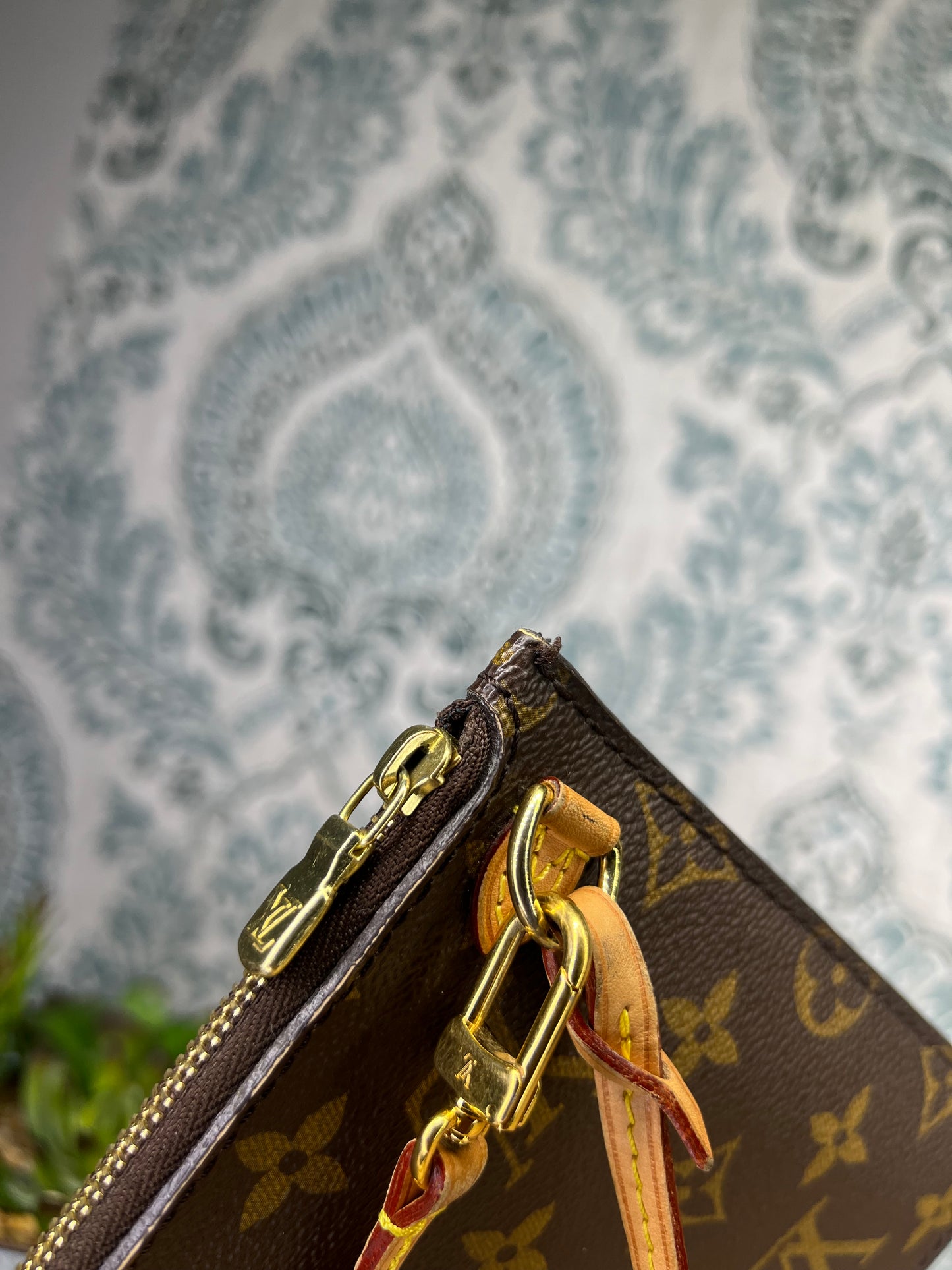 Louis Vuitton Neverfull MM Pochette