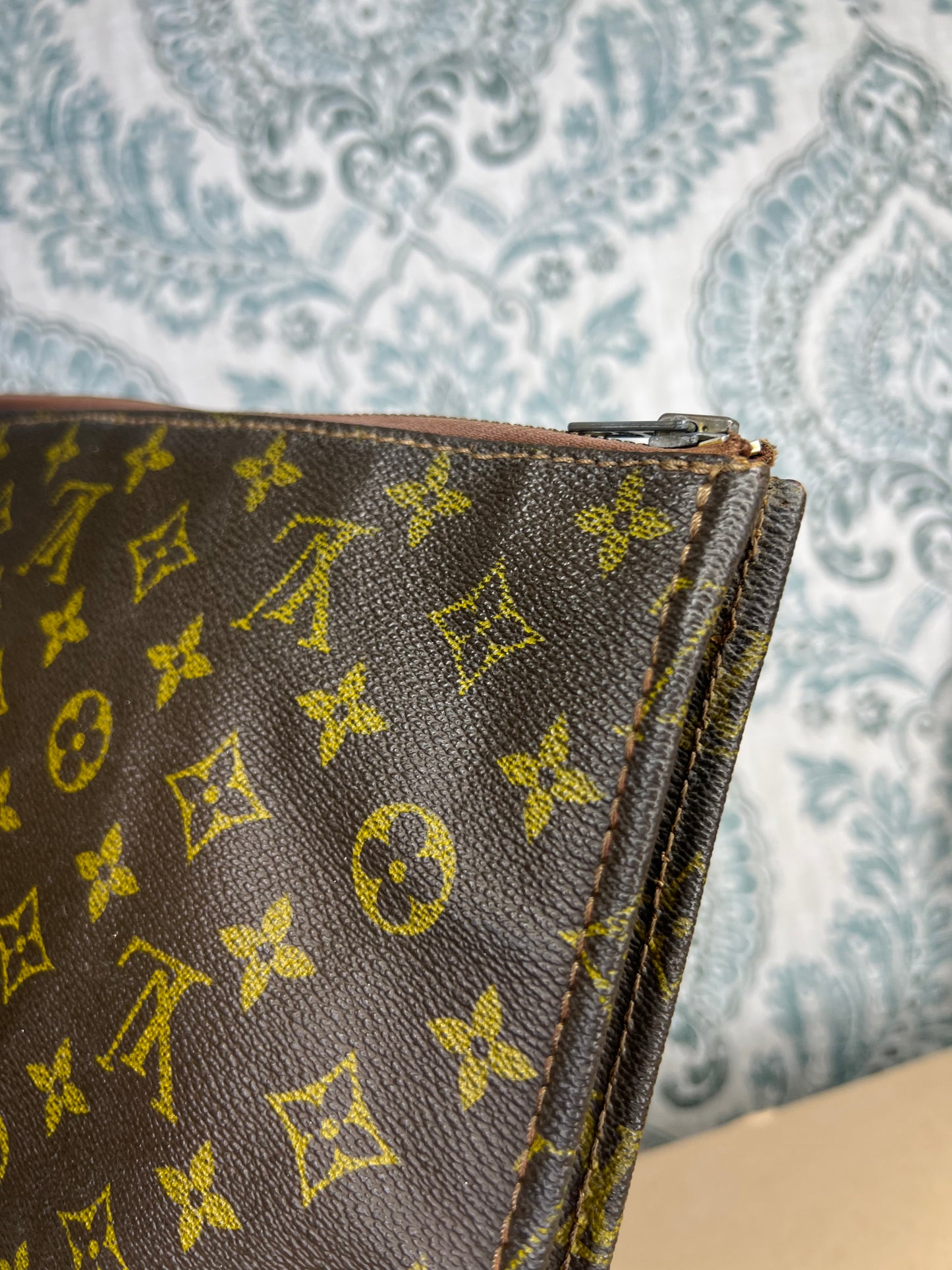 Louis Vuitton Poche Documents PM