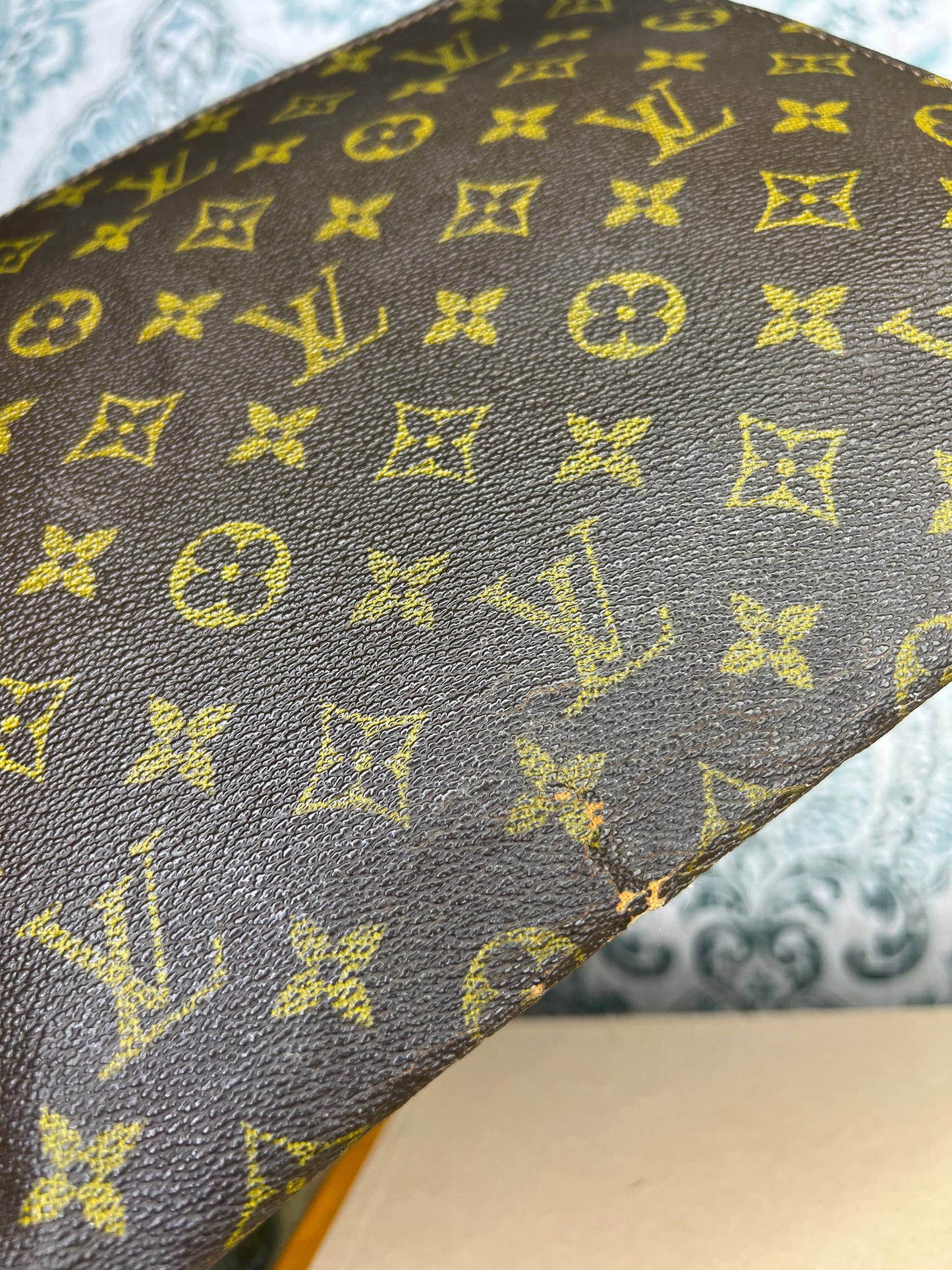Louis Vuitton Poche Documents PM