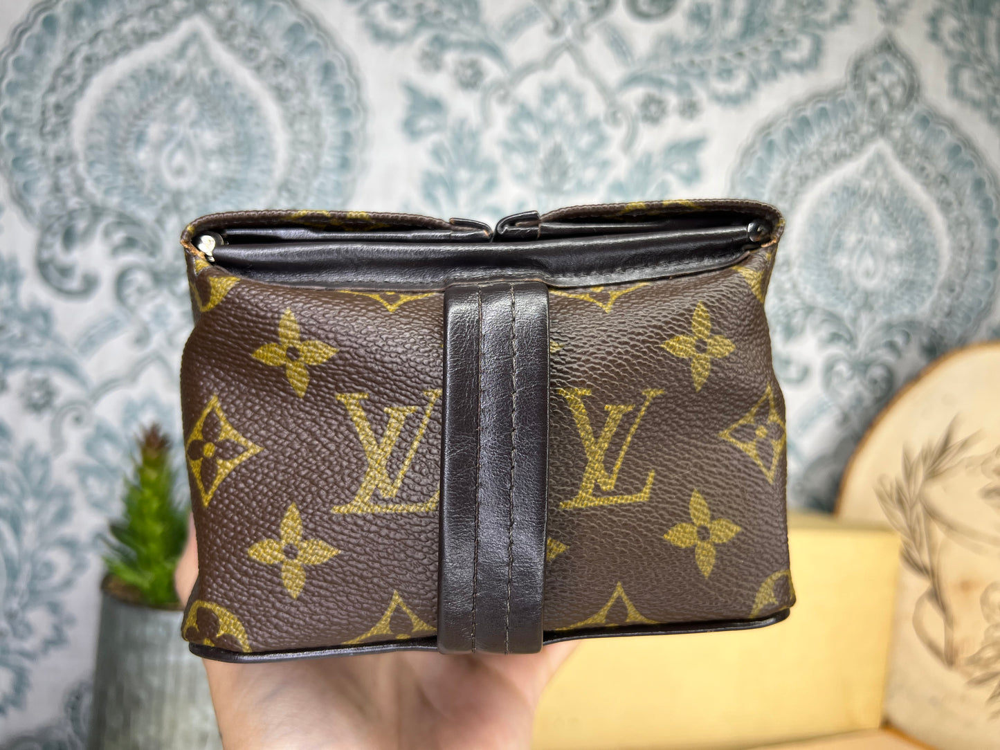 Louis Vuitton Toiletry / Dopp Kit