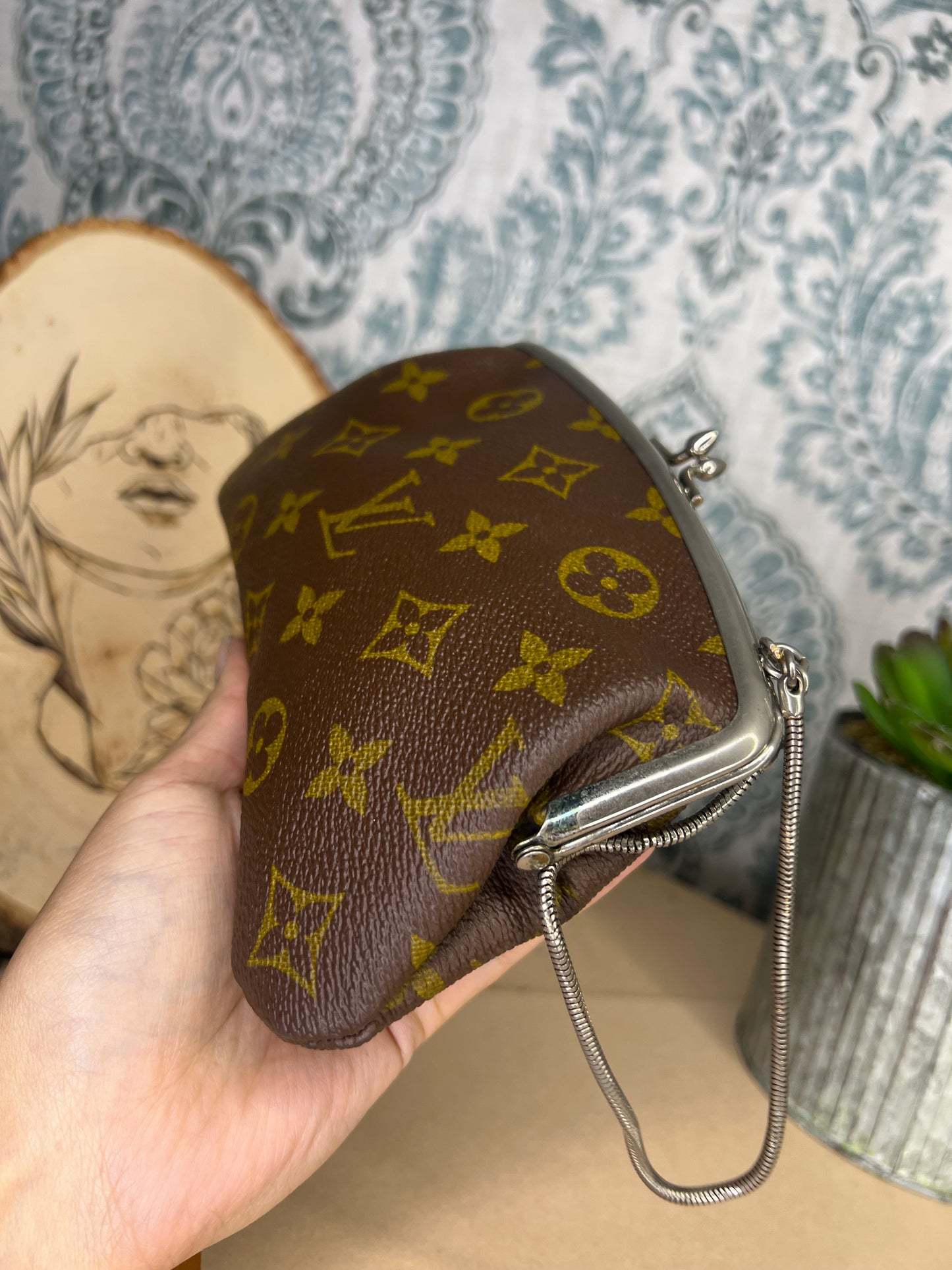 French Company Kisslock Pouch