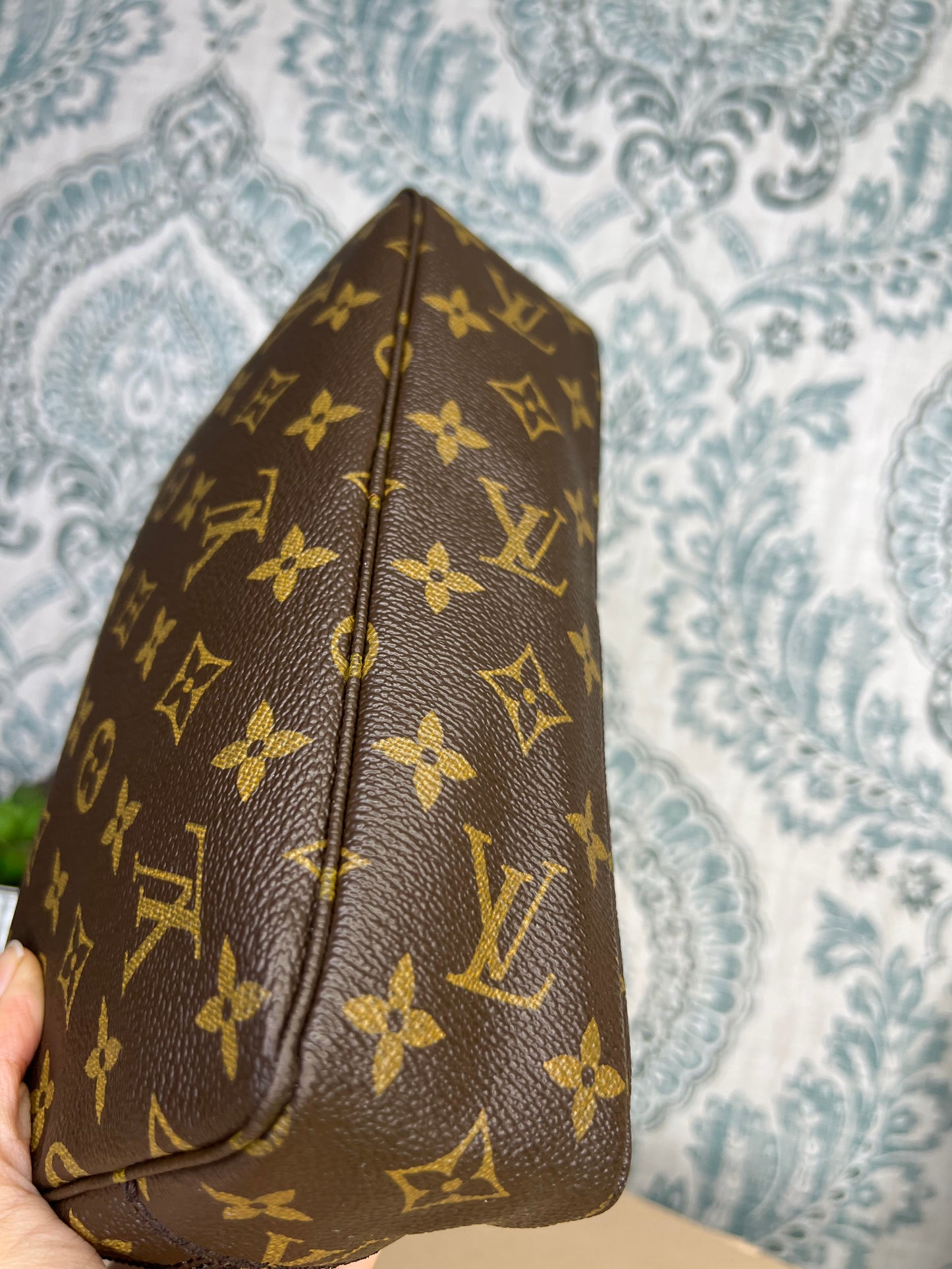 Louis Vuitton Trousse 23