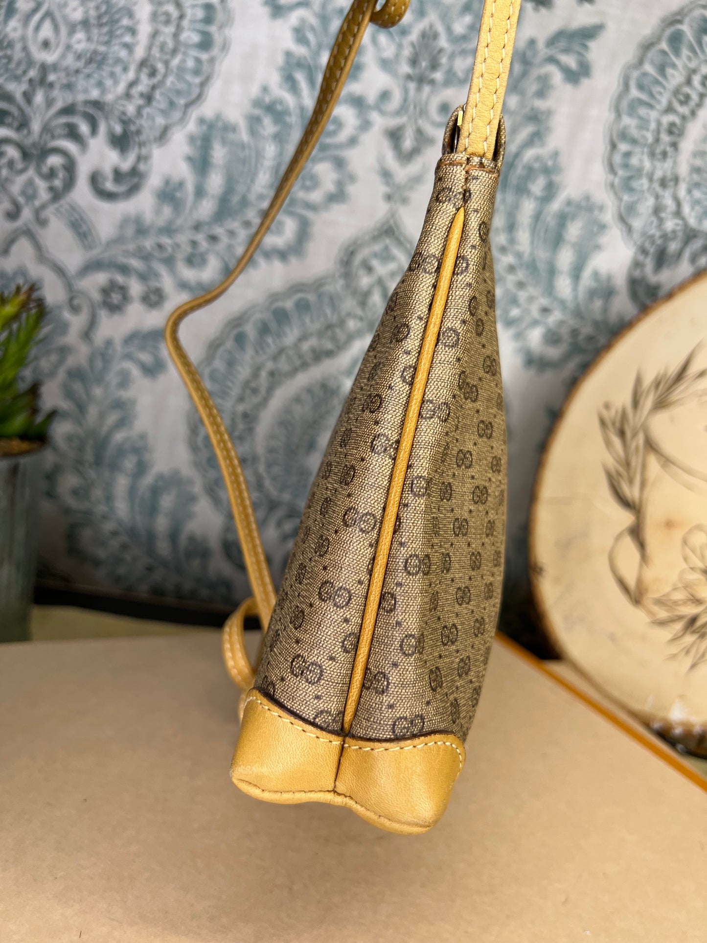 Micro Gucci Tan Vintage Crossbody