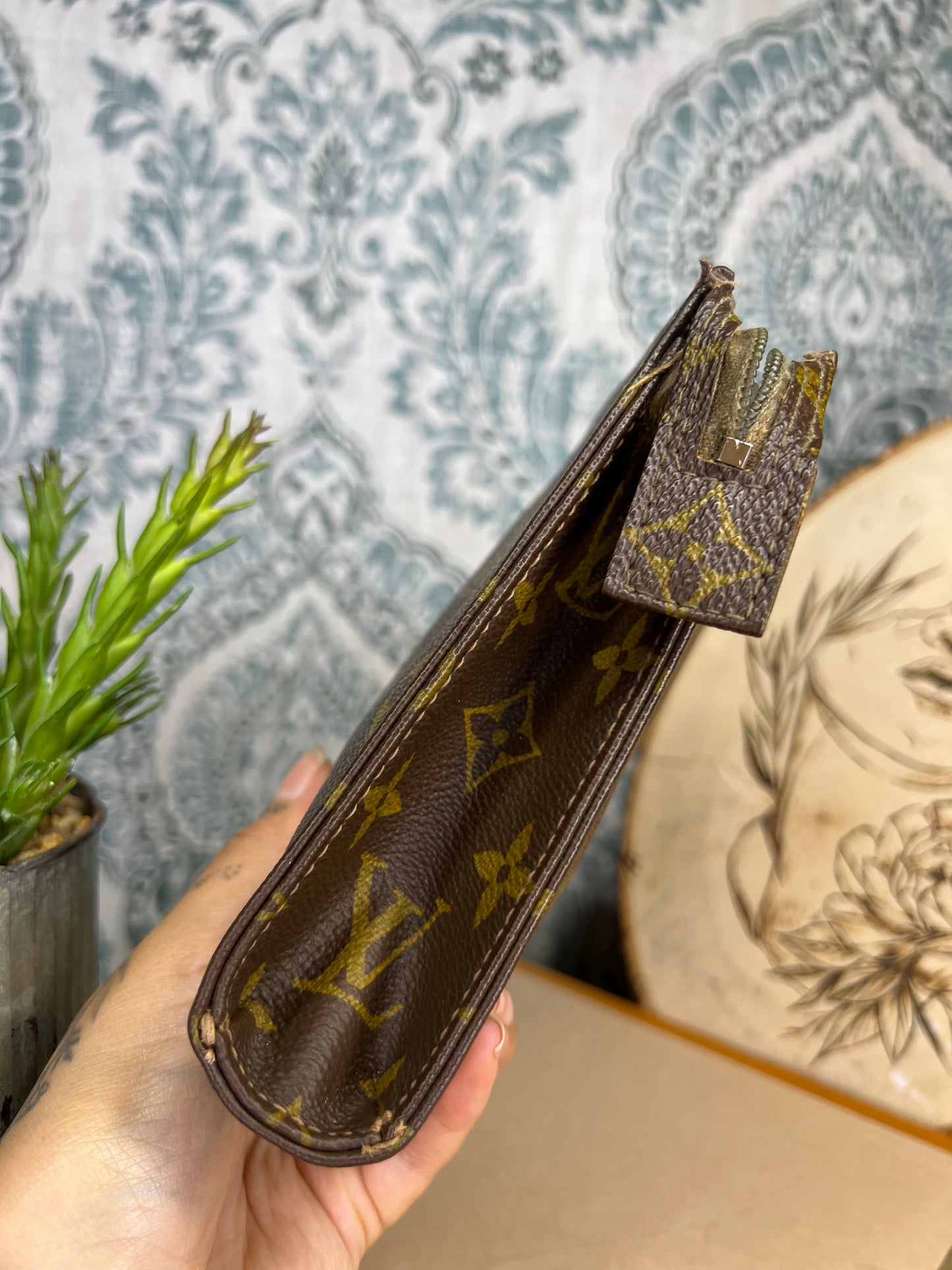 Louis Vuitton French Company Toiletry 19